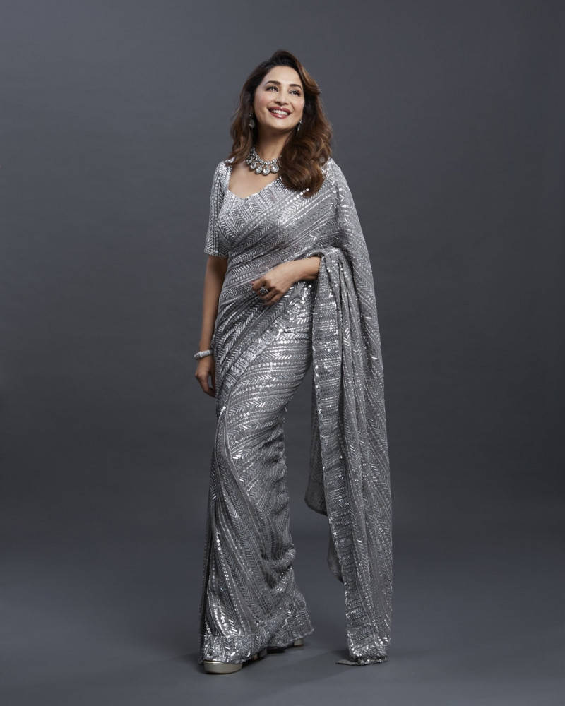 Bhojpuri actress, silver sequined saree, dark gray studio backdrop, SD Phone Wallpaper
