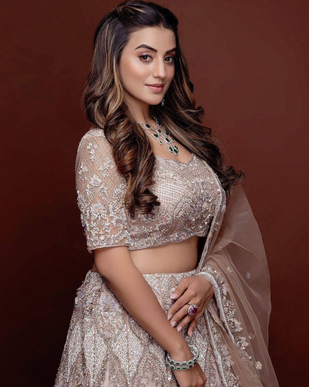 Bhojpuri actress, lace lehenga choli, shimmering silver lehenga, HD Phone Wallpaper