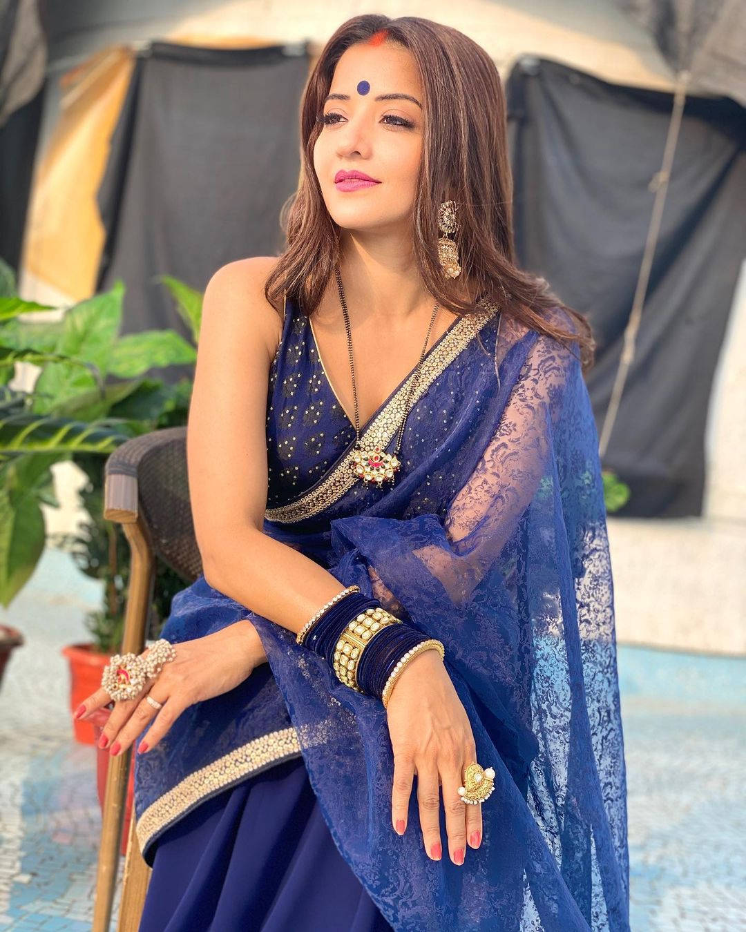 Bhojpuri actress, royal blue embroidered sari, gold jewelry, HD Phone Wallpaper