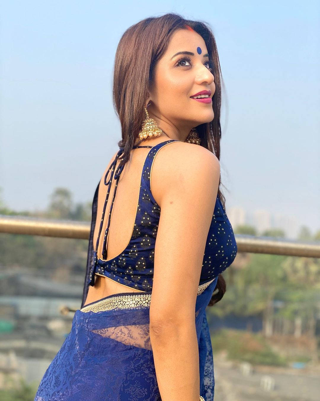 Bhojpuri actress, blue embellished sari, backless top, HD Phone Wallpaper