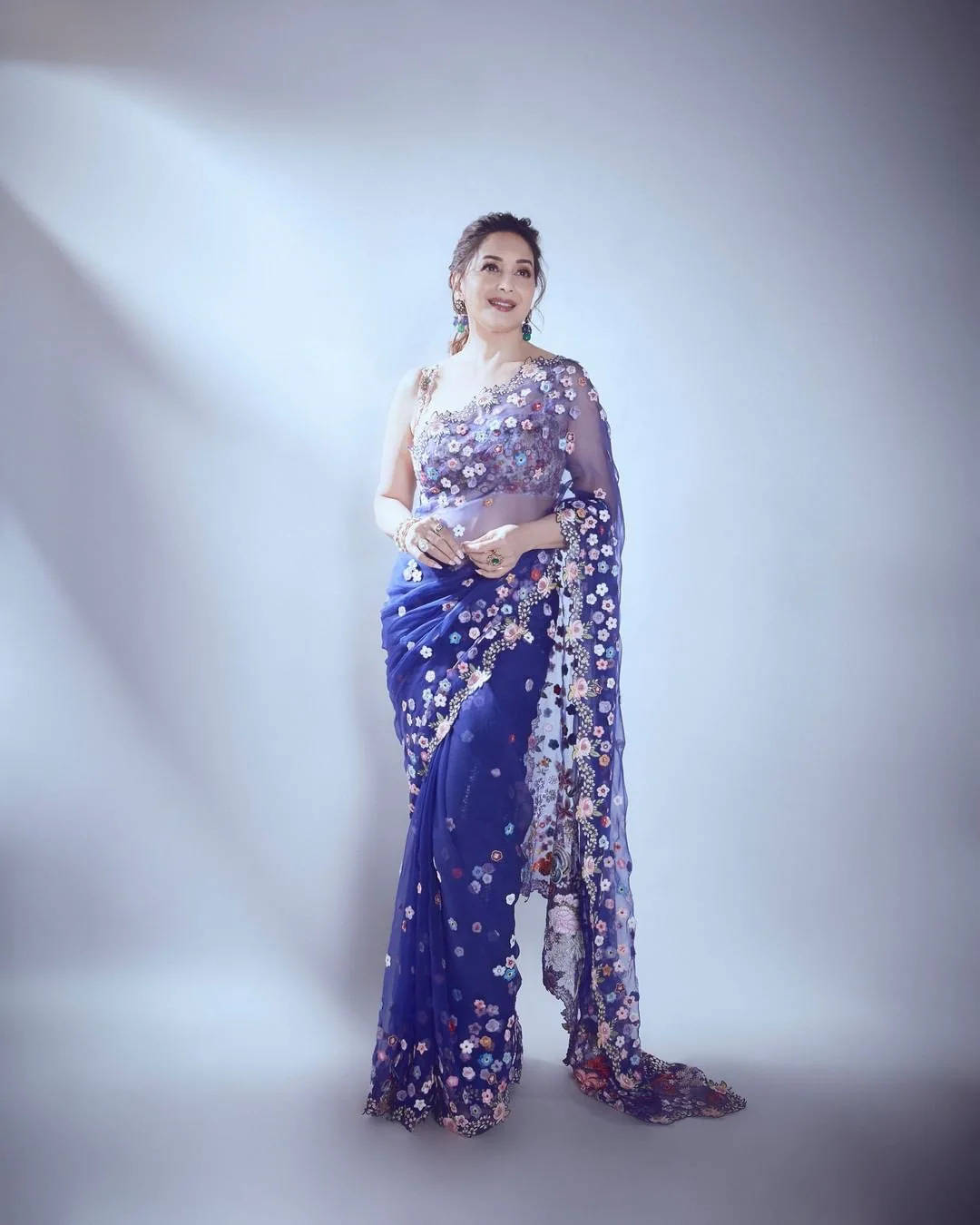 Bhojpuri actress, indigo floral saree, royal blue floral saree, HD Phone Wallpaper