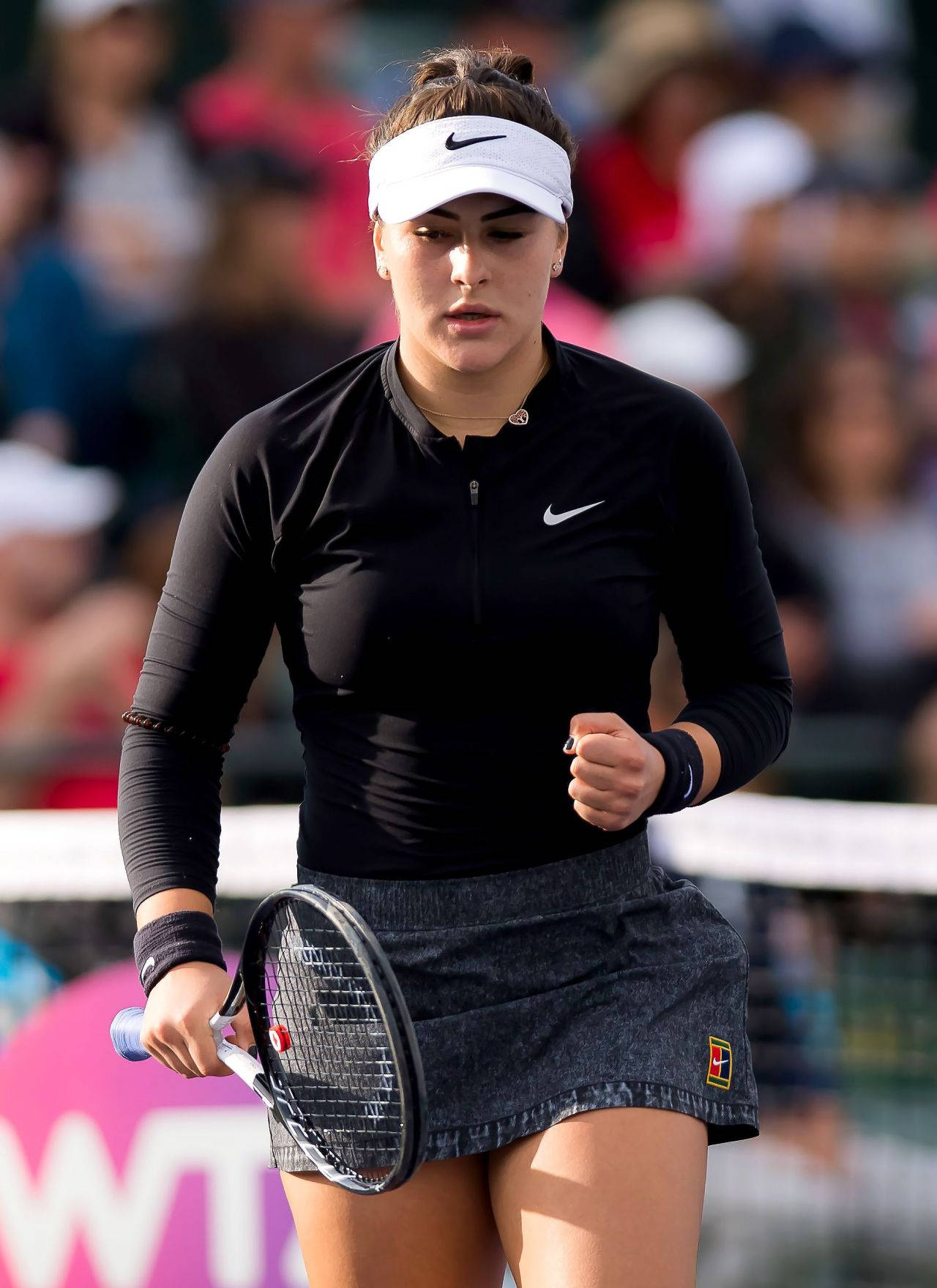 Bianca Andreescu, black Nike gear, sunlit court, HD Phone Wallpaper