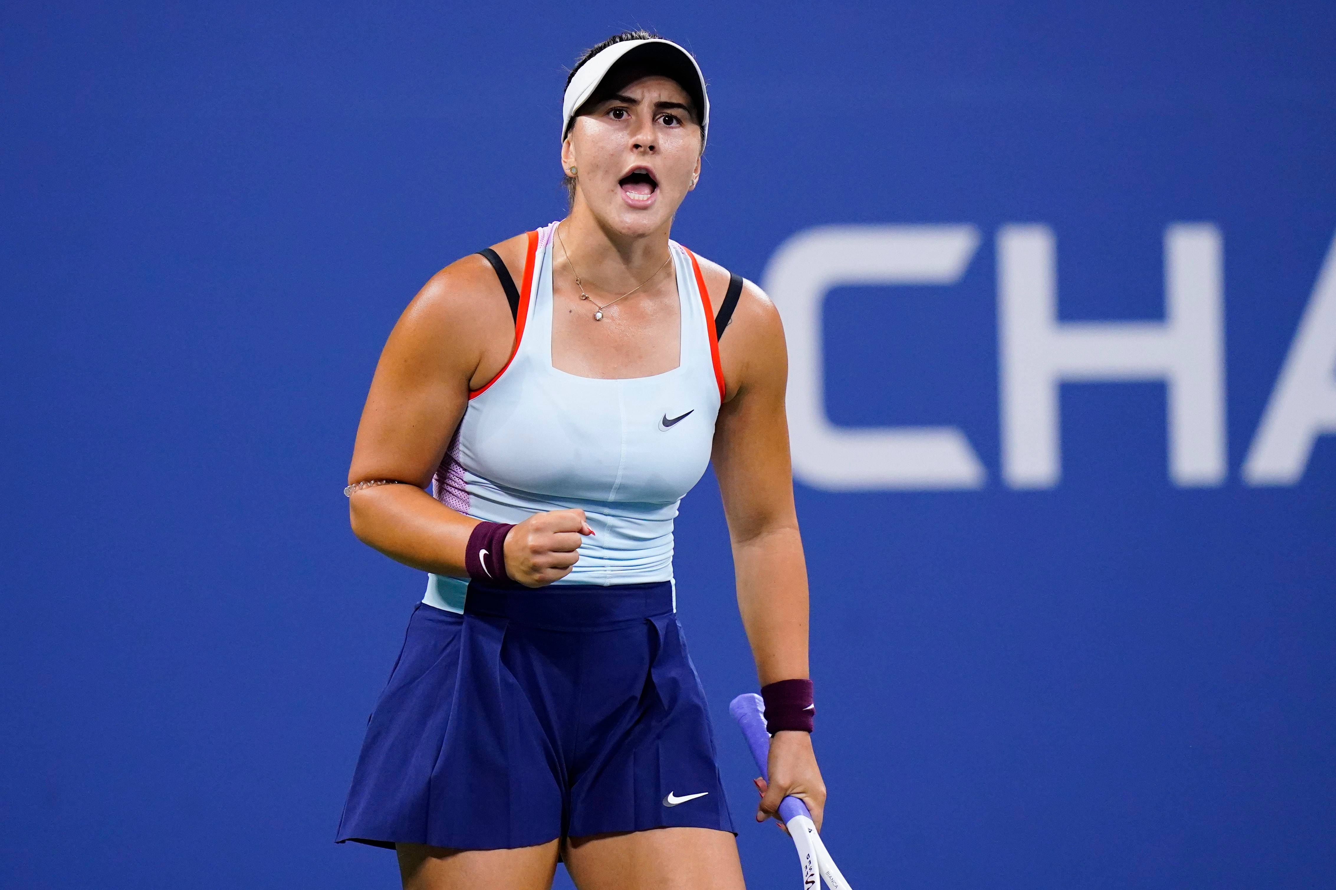 Bianca Andreescu, light blue top, navy shorts, 4K Desktop Wallpaper