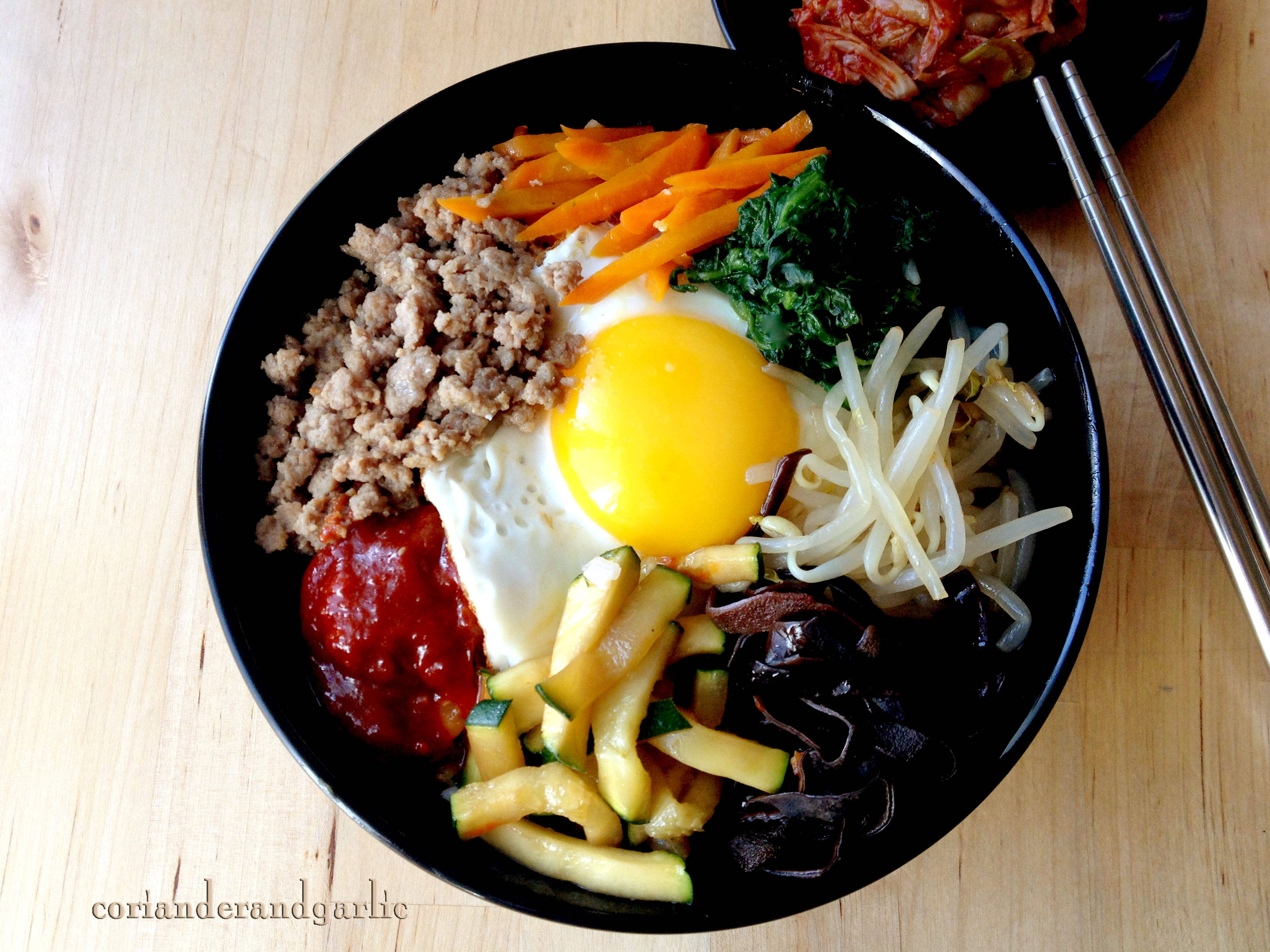 Bibimbap, sunny-side-up egg, minced meat, 2K Desktop Wallpaper