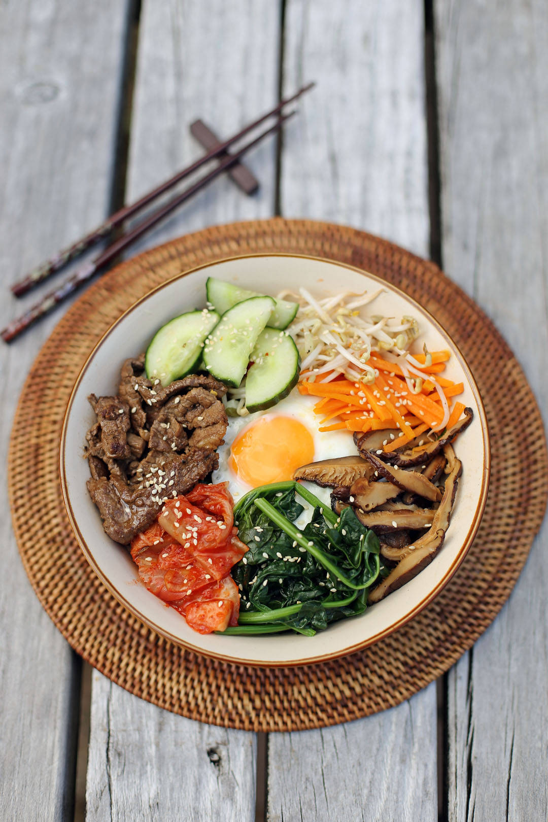 bibimbap bowl, beef egg veggies, sesame seeds, HD Phone Wallpaper