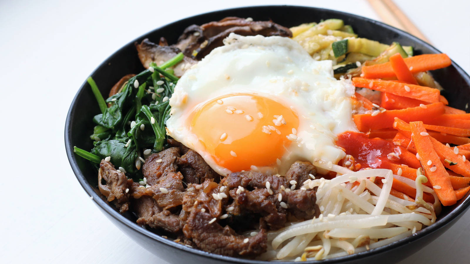 traditional bibimbap, sesame seeds, sunny-side-up egg, HD Desktop Wallpaper
