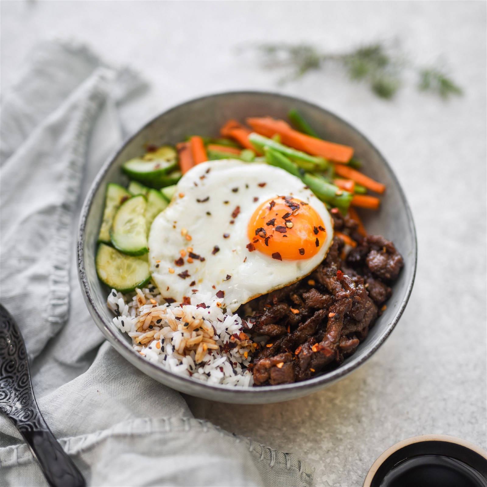 bibimbap, black sesame seeds, sunny-side-up egg, HD Desktop Wallpaper