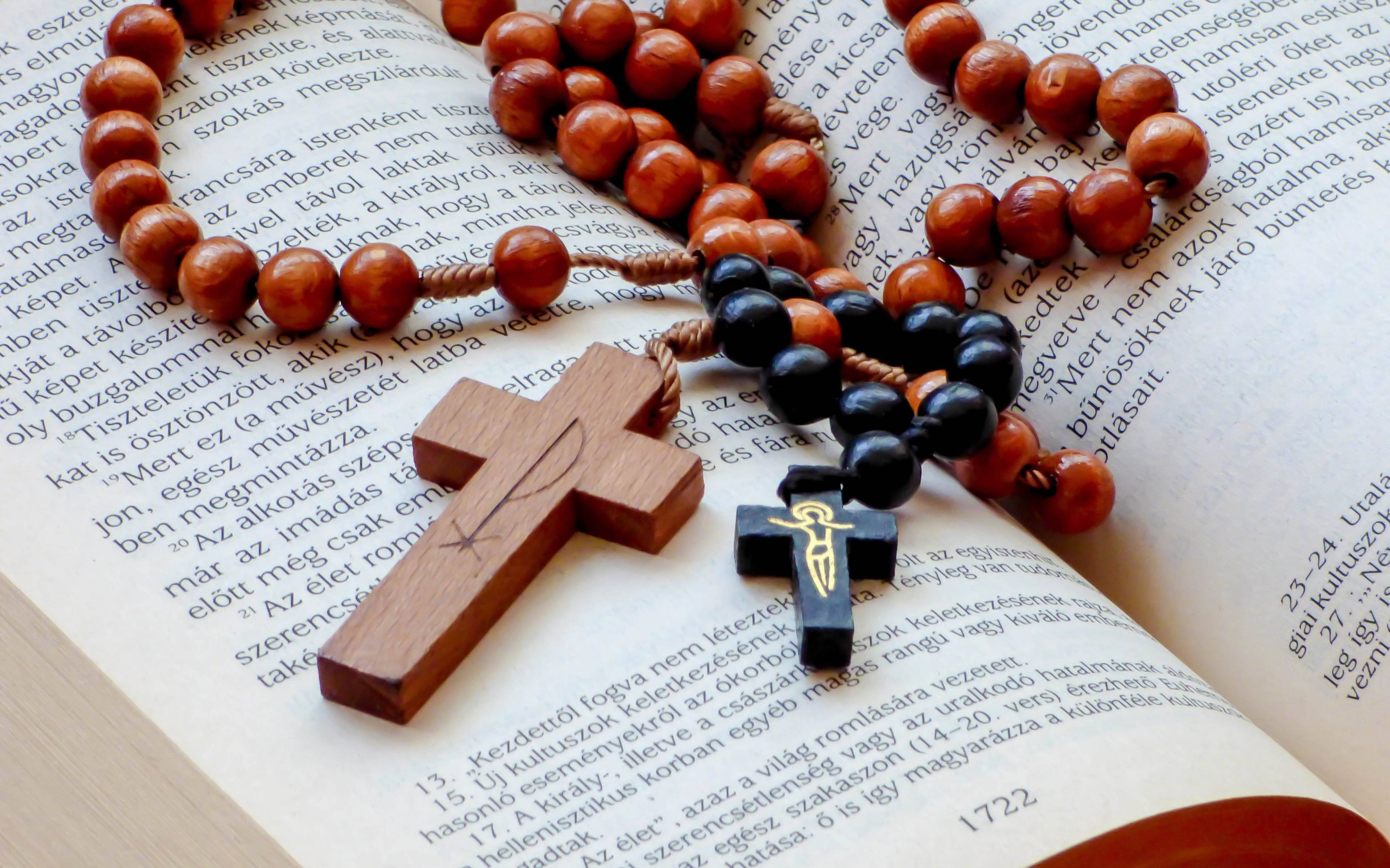 wooden cross, beaded rosary, open book, 2K Desktop Wallpaper