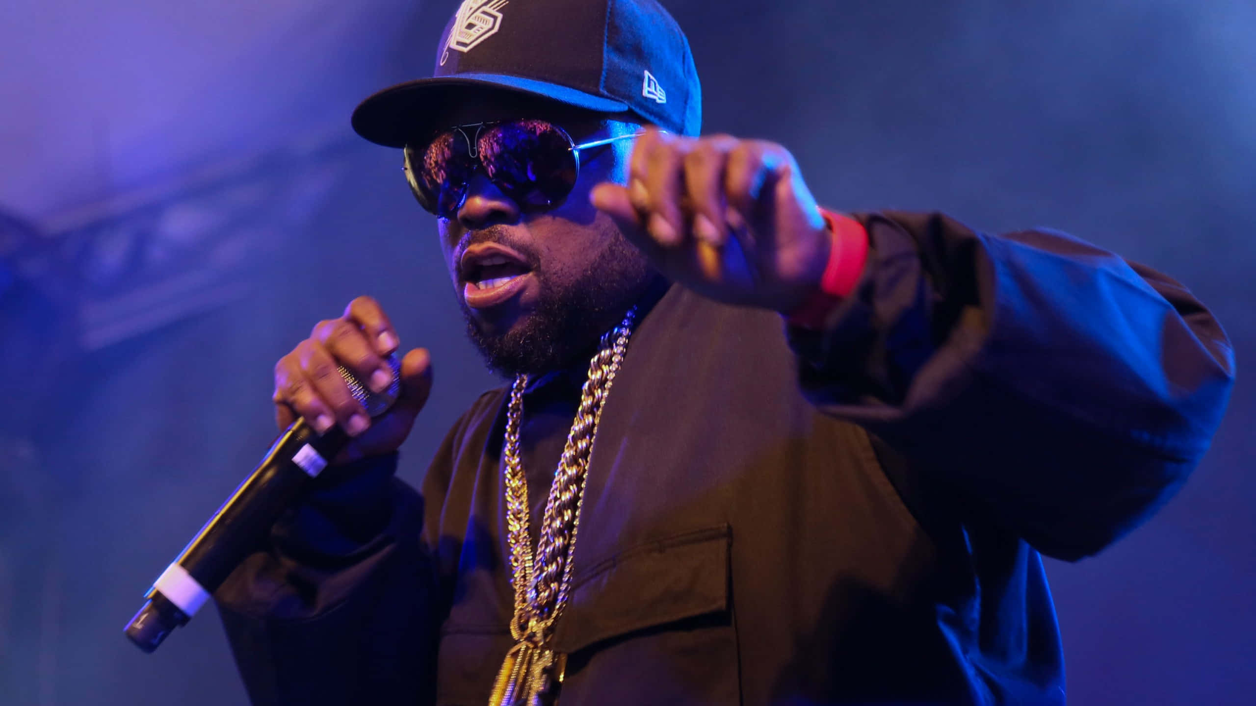 Big Boi, stage, blue stage lights, 2K Desktop Wallpaper