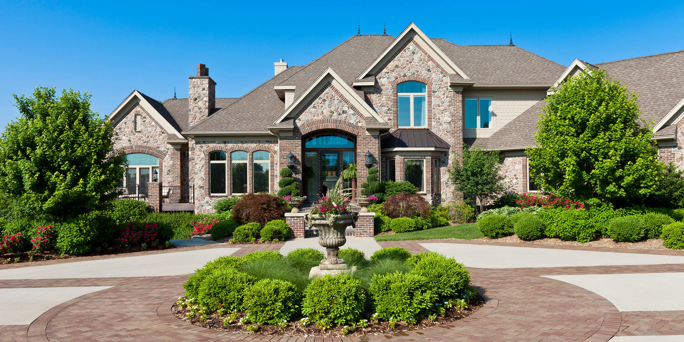 Big House, manicured gardens, arched windows, Full HD Desktop Wallpaper