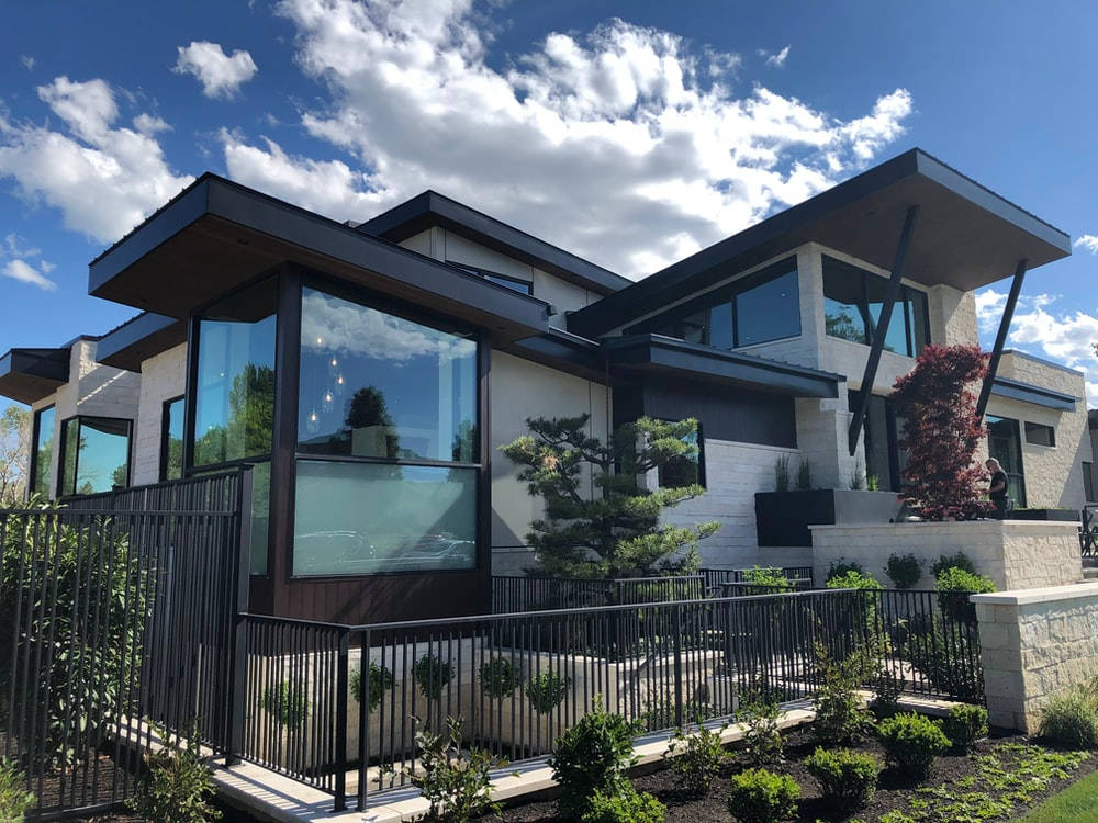 Modern Big House, large glass windows, dark roof accents, SD Desktop Wallpaper