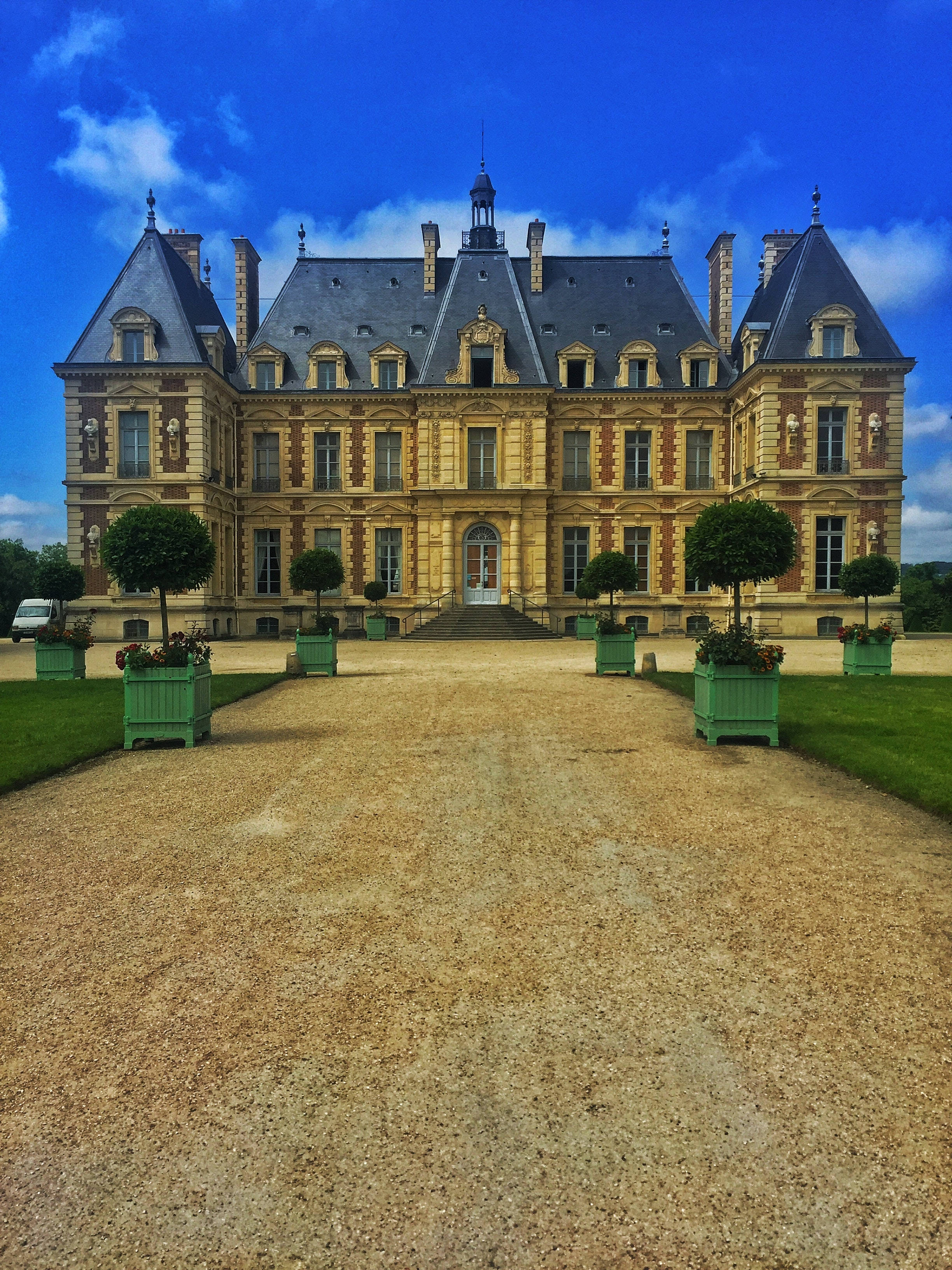 Big House, French chateau, slate roof, 2K Phone Wallpaper