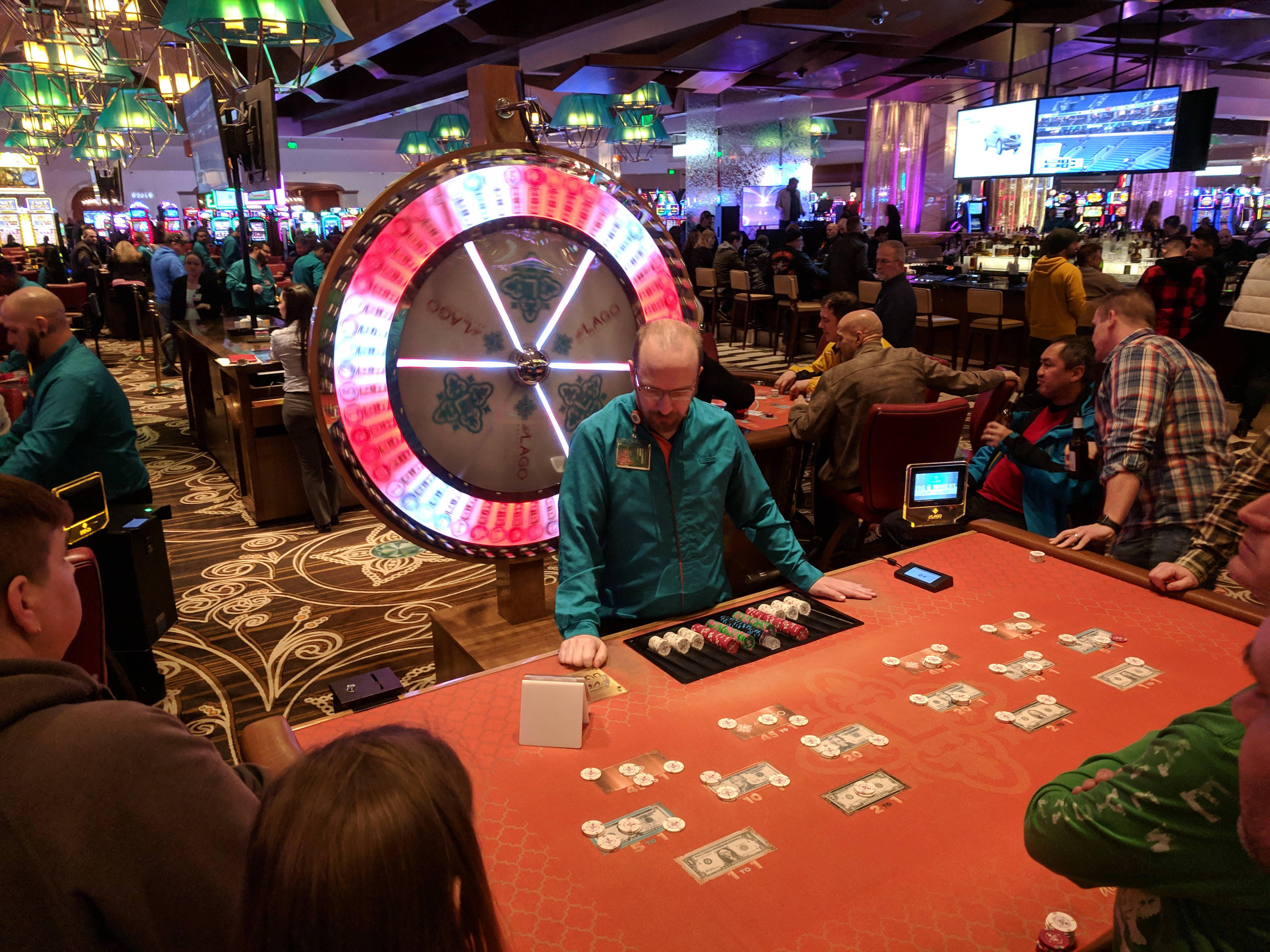 Big Six Wheel, casino, dealer, 4K Desktop Wallpaper