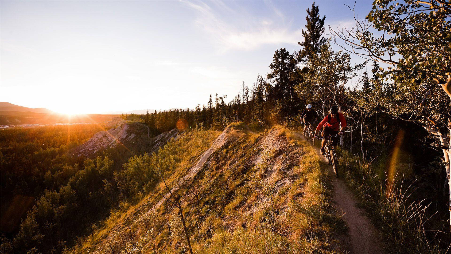 mountain bikers, narrow trail, sunlit ridge, Full HD Desktop Wallpaper
