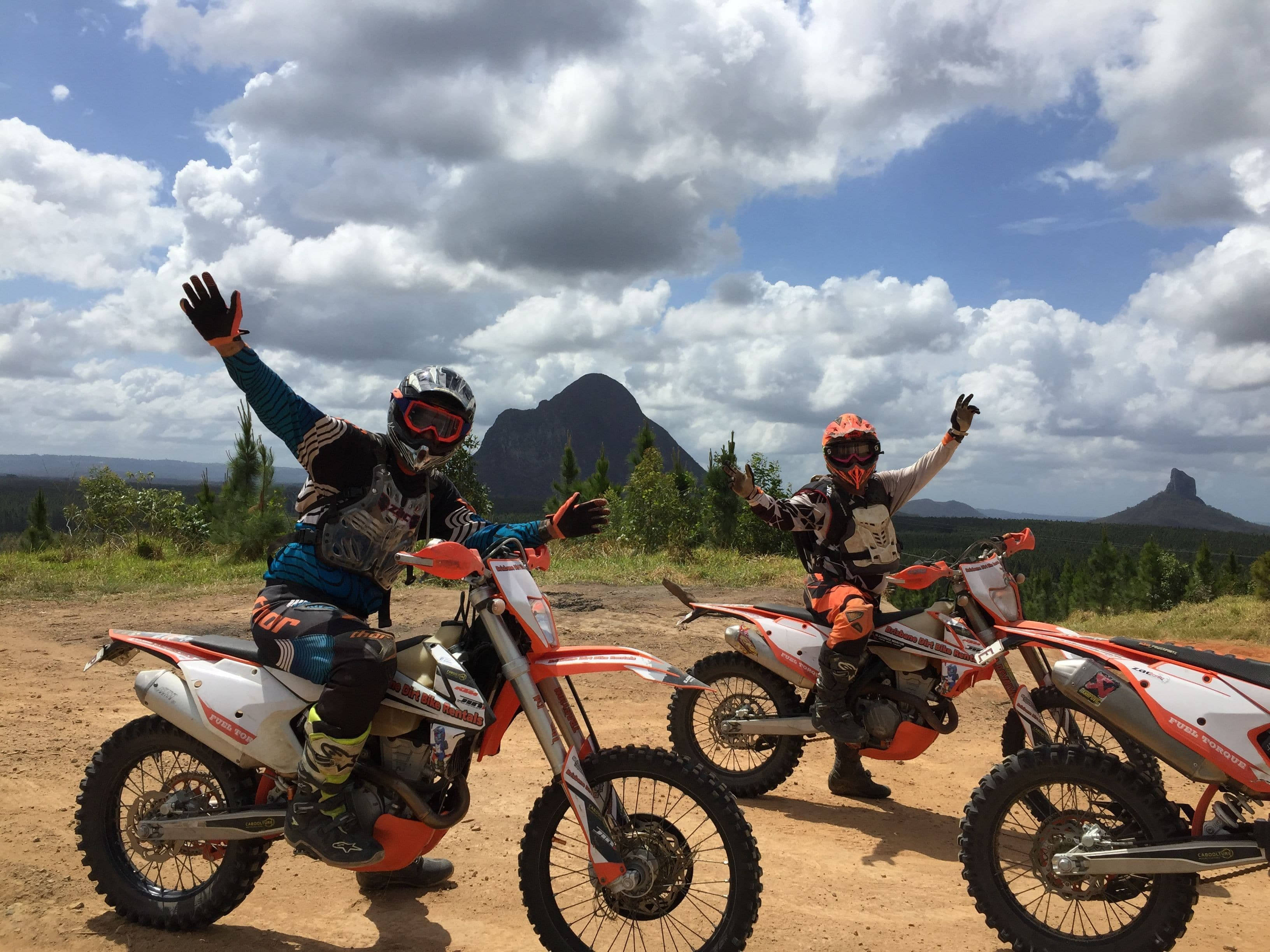 dirt bike riders, dusty trail, mountain peaks, 2K Desktop Wallpaper