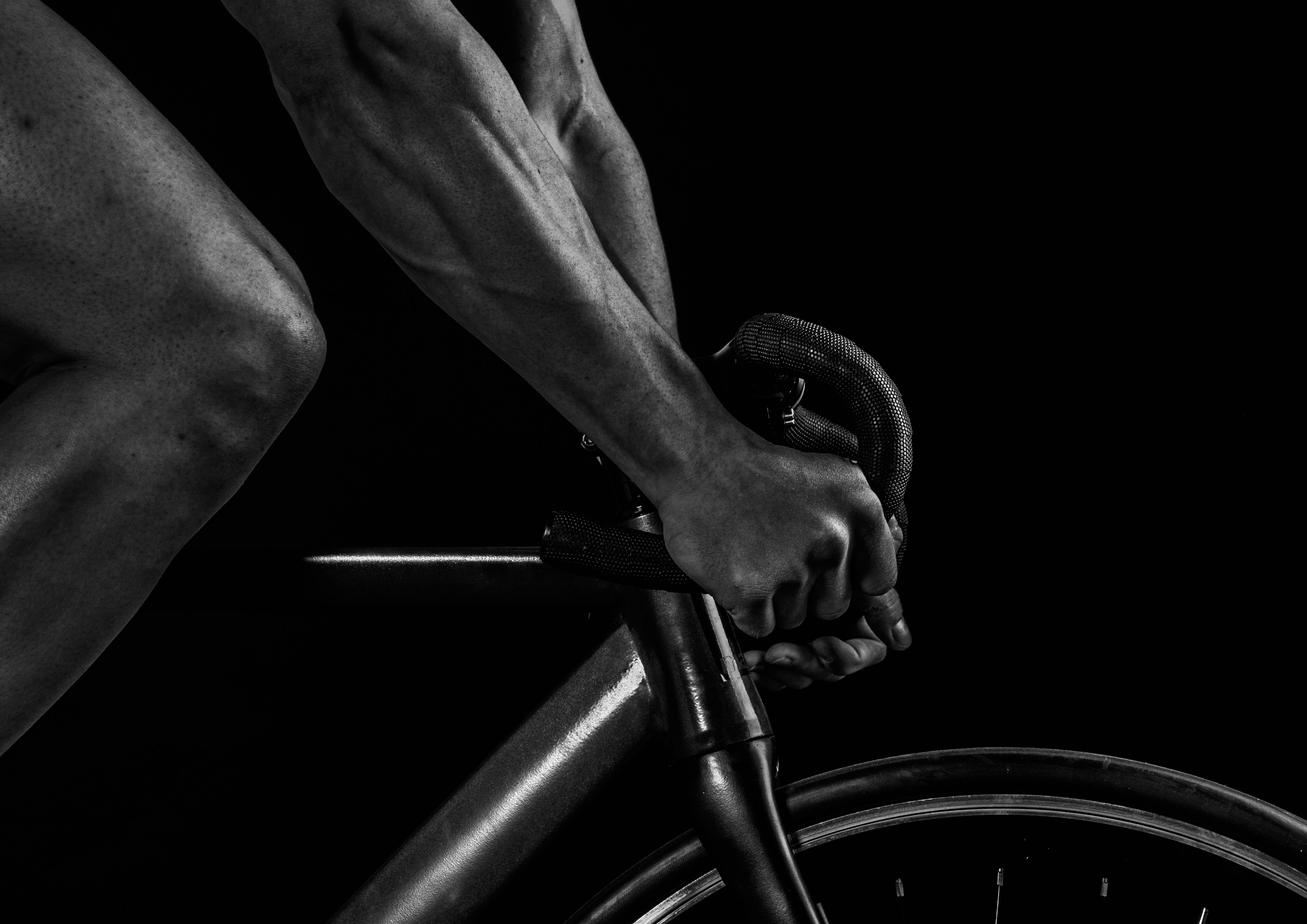 black and white, cyclist, muscular arms, 4K Desktop Wallpaper
