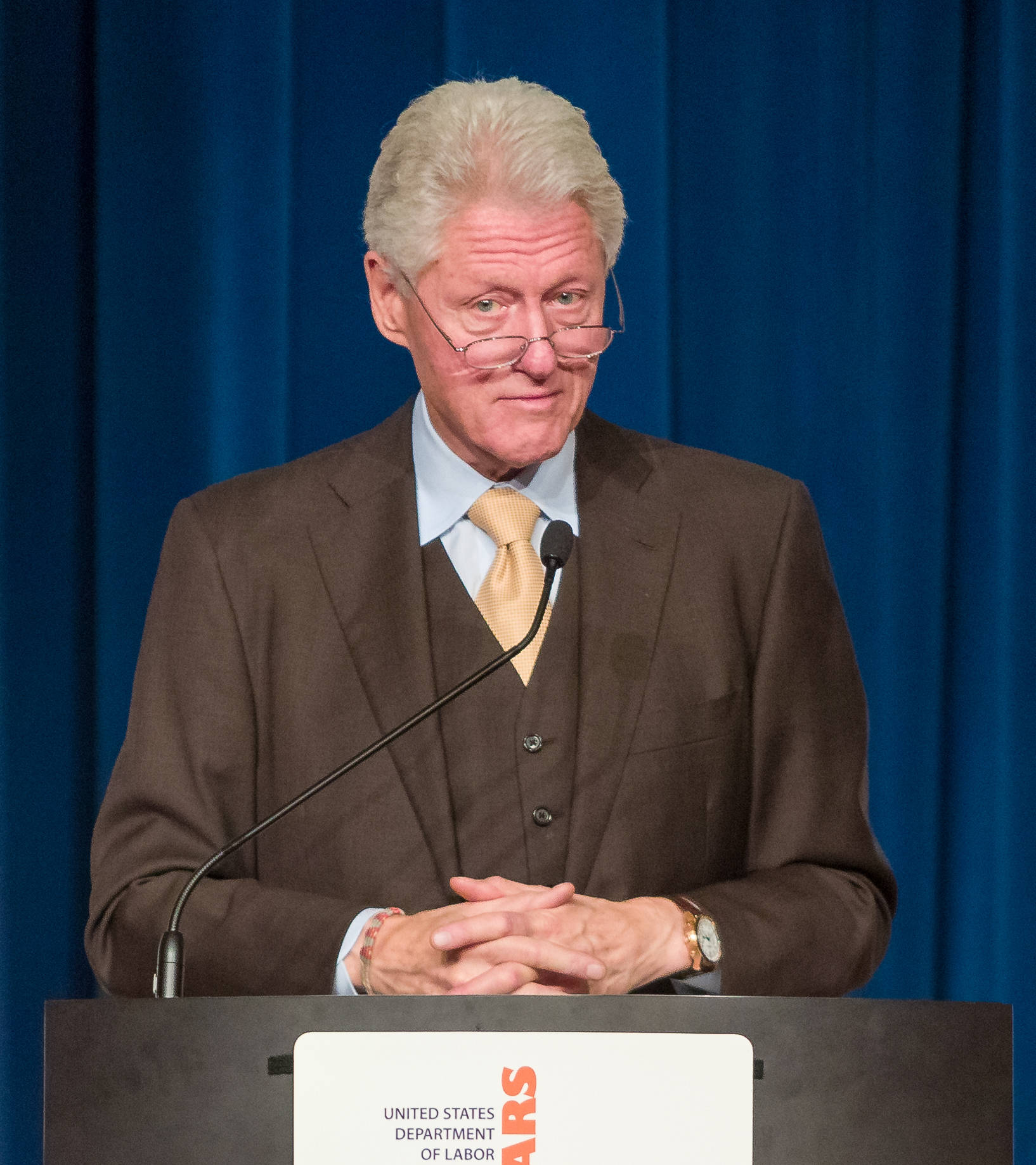 Bill Clinton, podium, deep blue curtain, HD Phone Wallpaper