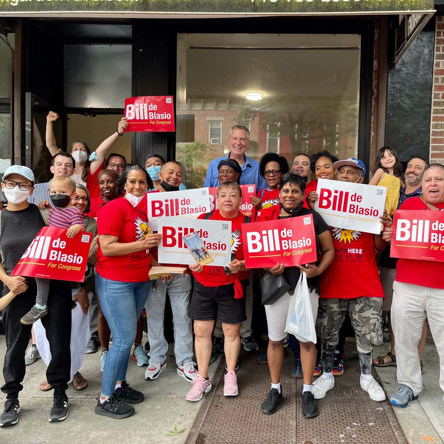 Bill De Blasio, red shirts, campaign signs, HD Desktop Wallpaper