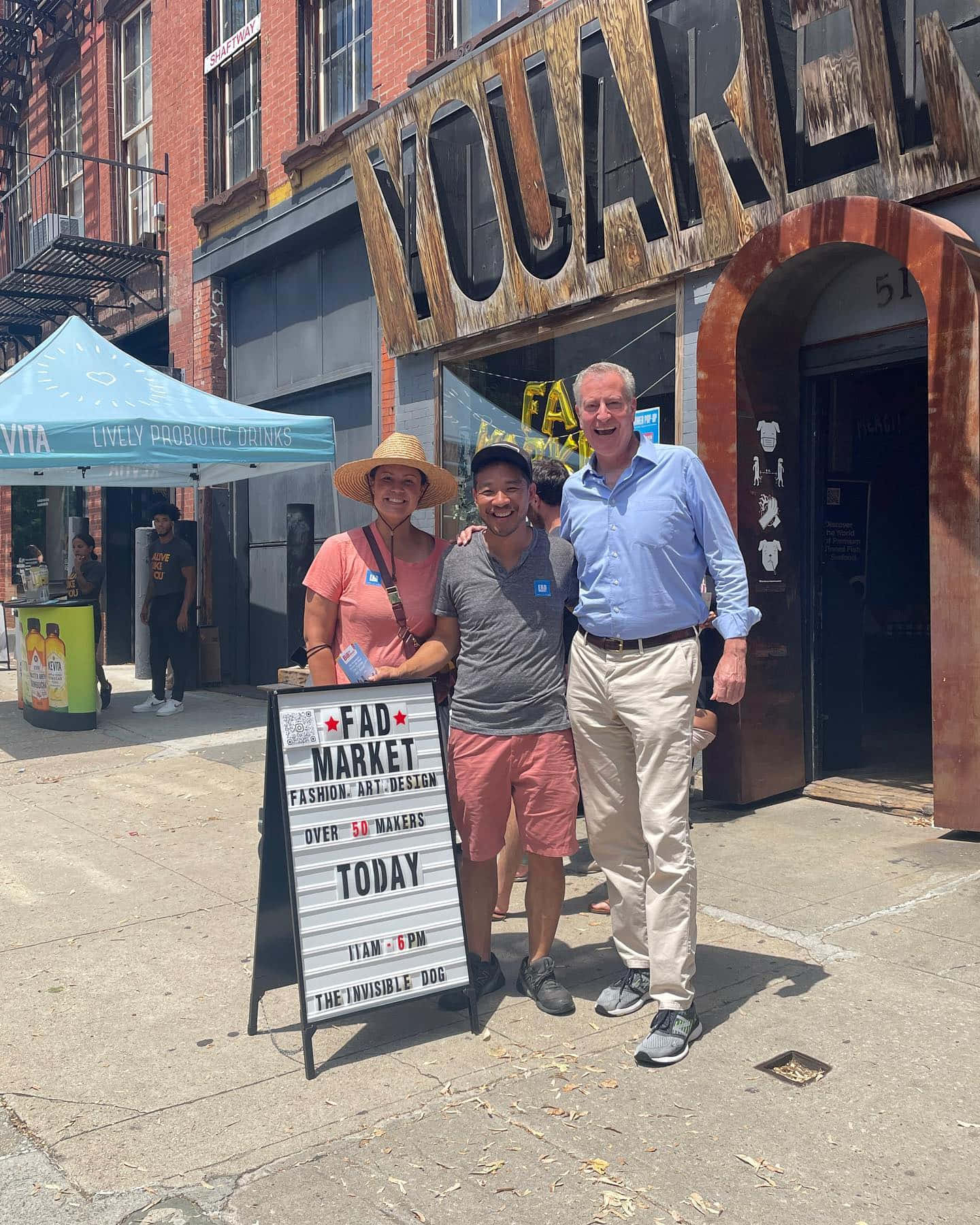 Bill De Blasio, market, rustic wooden sign storefront, HD Phone Wallpaper