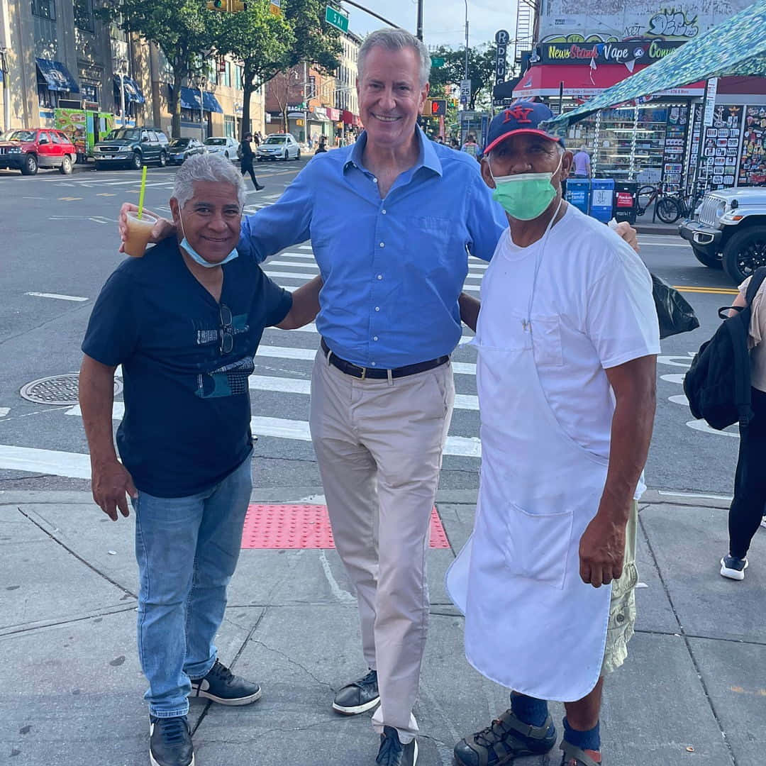 Bill De Blasio, street vendors, city sidewalk, SD Desktop Wallpaper