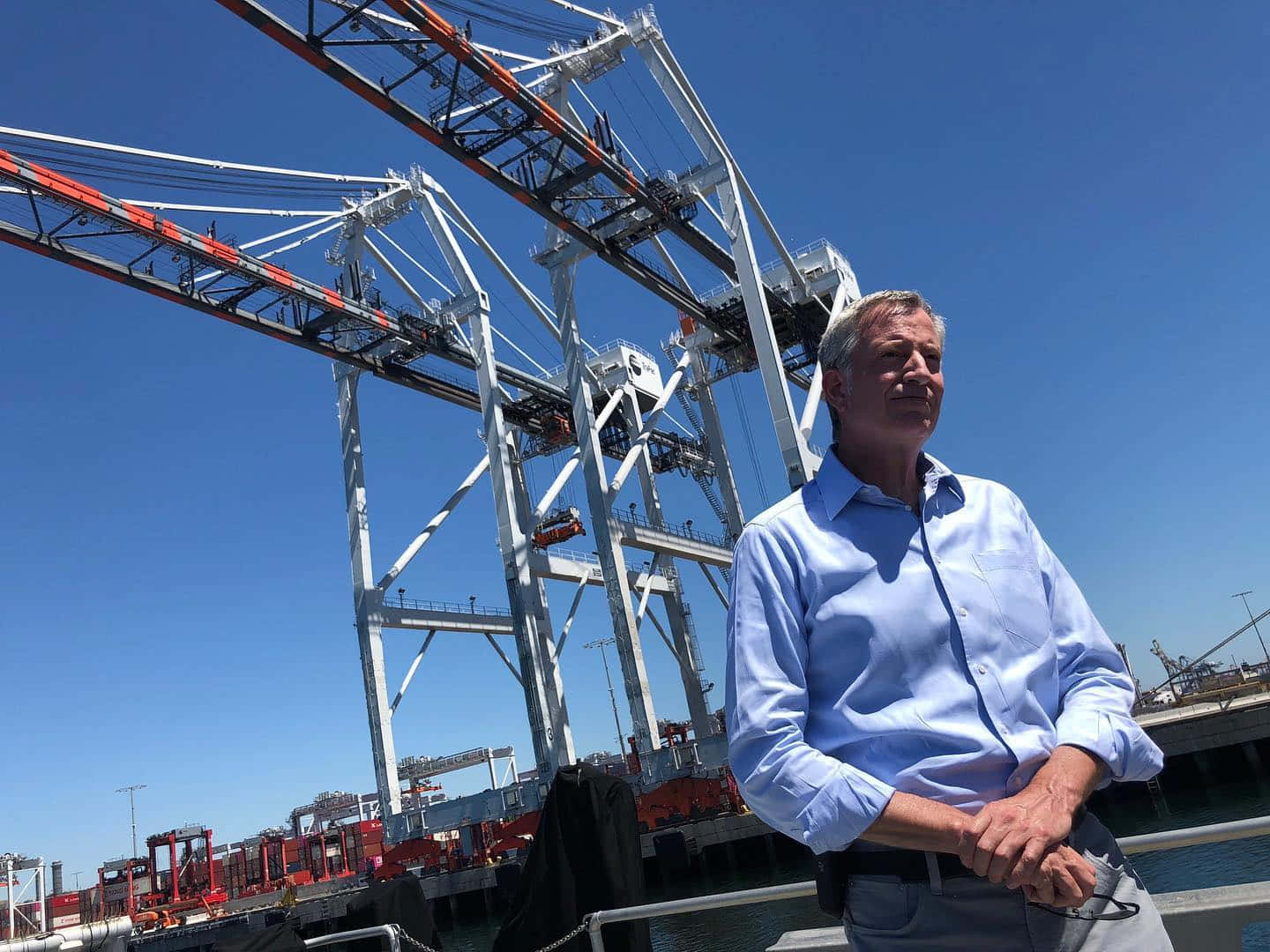 Bill De Blasio, port cranes, white and red, HD Desktop Wallpaper