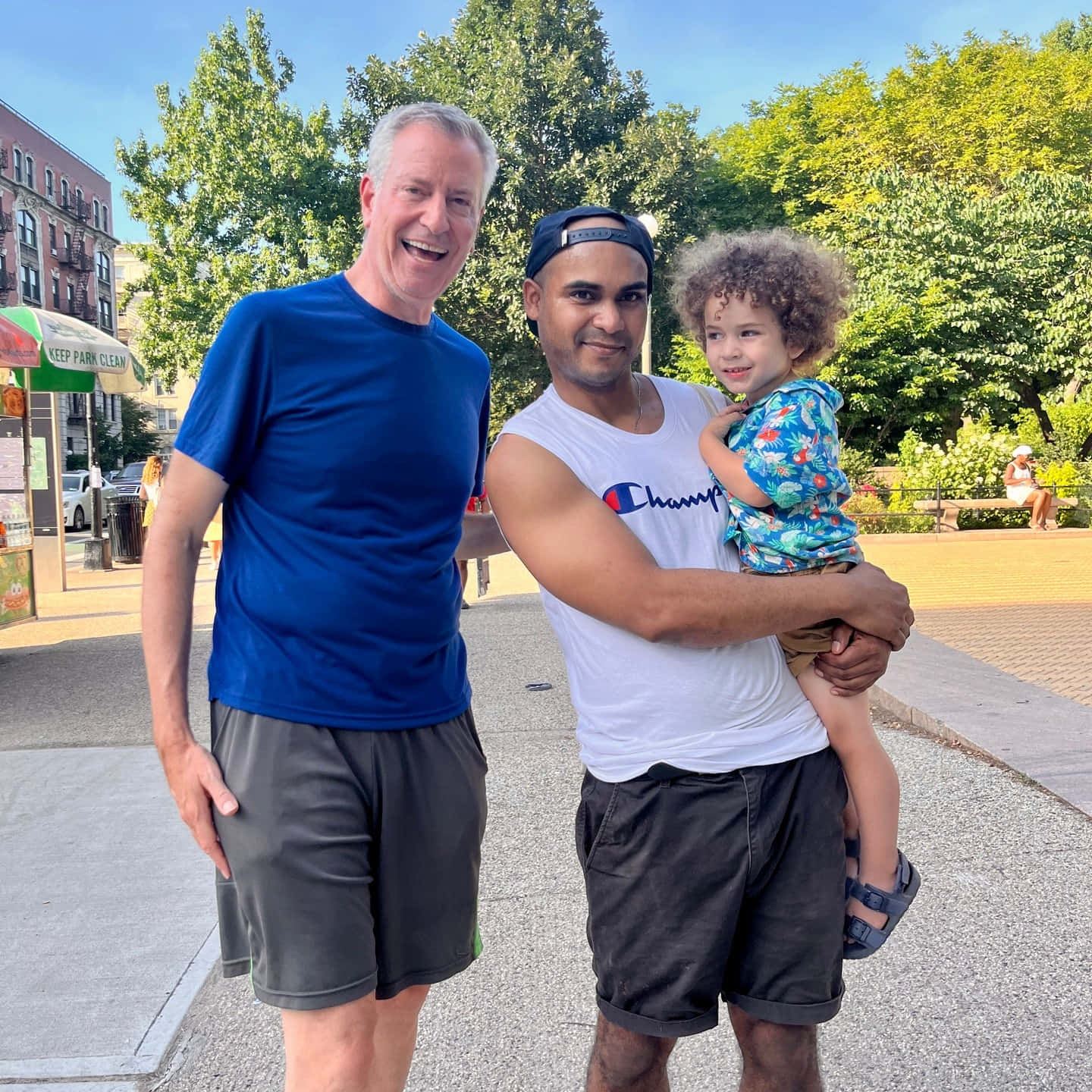 Bill De Blasio, jogging attire, sunny urban park, HD Desktop Wallpaper