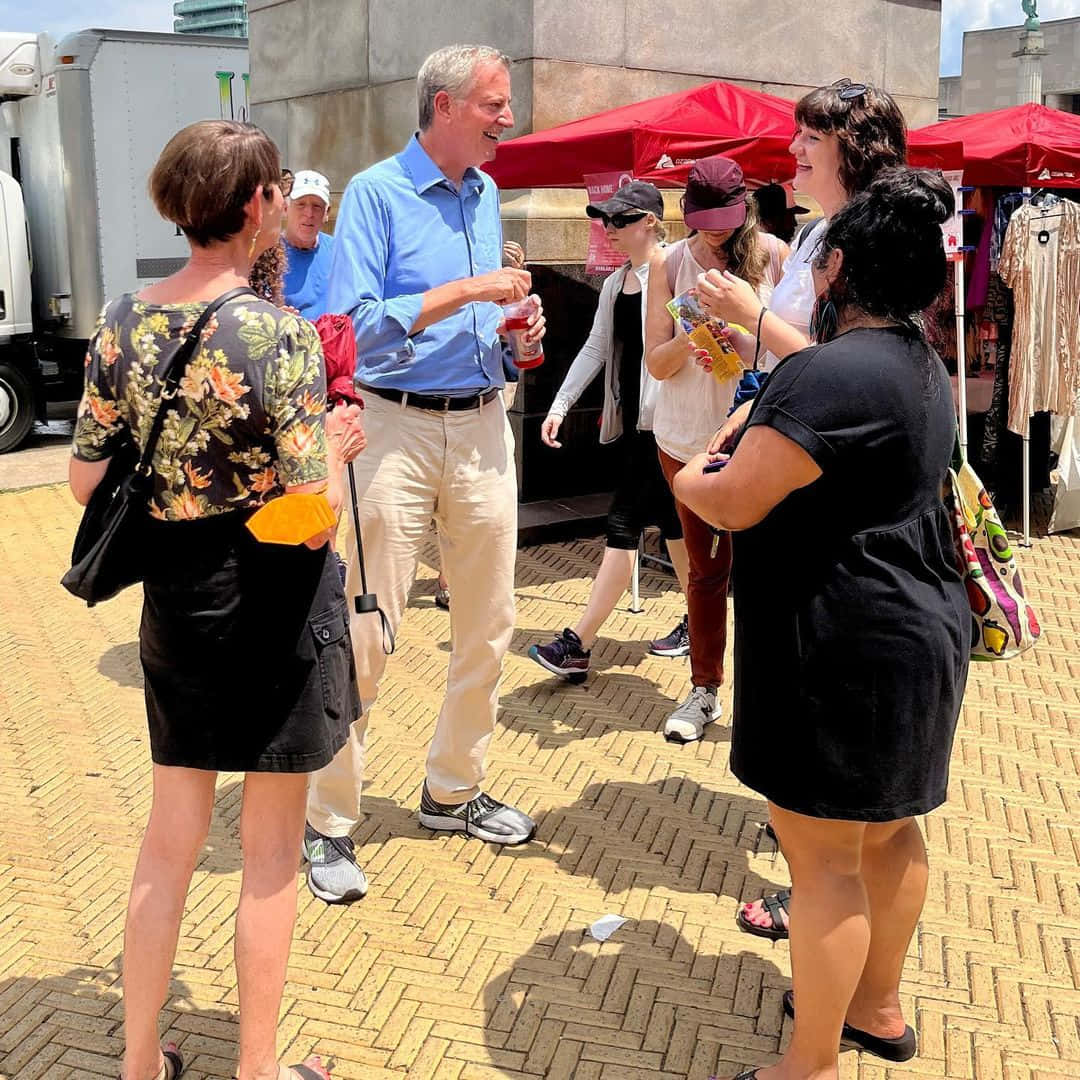 Bill De Blasio, outdoor market, red tents, SD Desktop Wallpaper