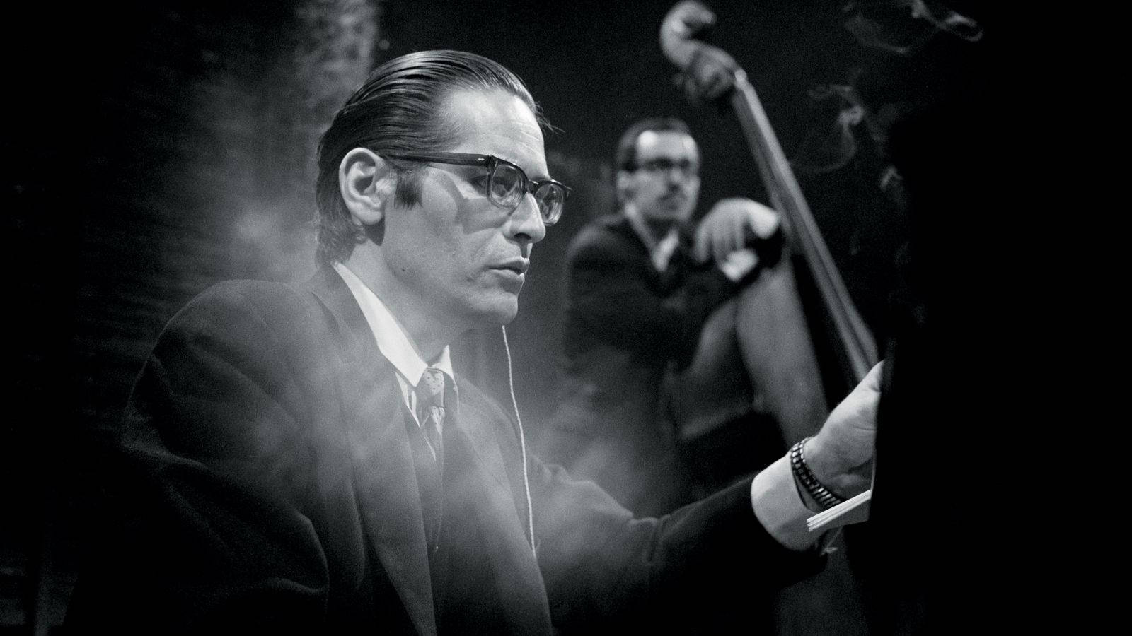 Bill Evans, pianist, suit, HD Desktop Wallpaper