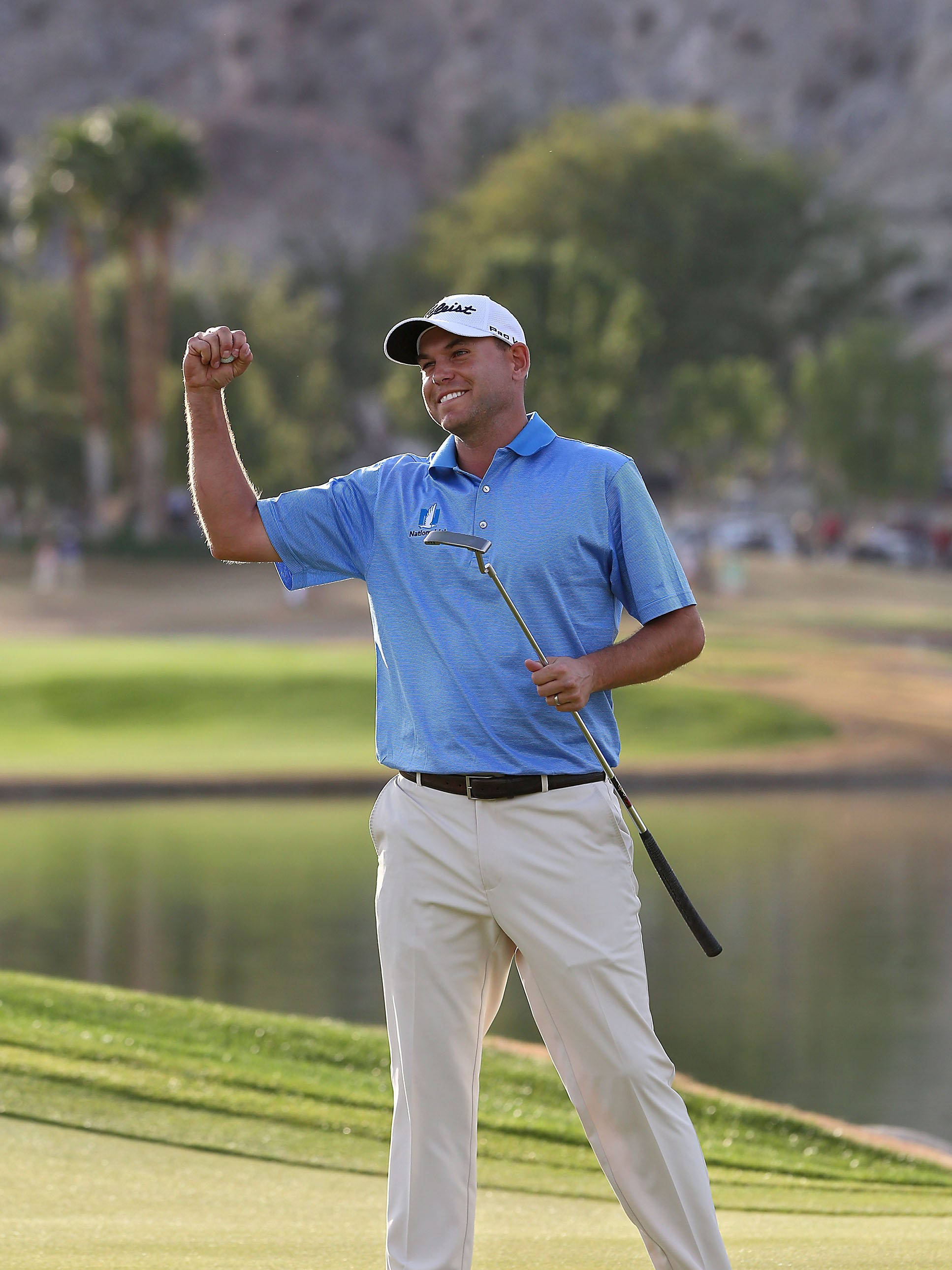 Bill Haas, blue shirt, sunlit golf course, 2K Phone Wallpaper