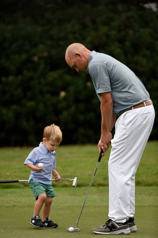 Bill Haas, golf ball, striped shirt, SD Phone Wallpaper
