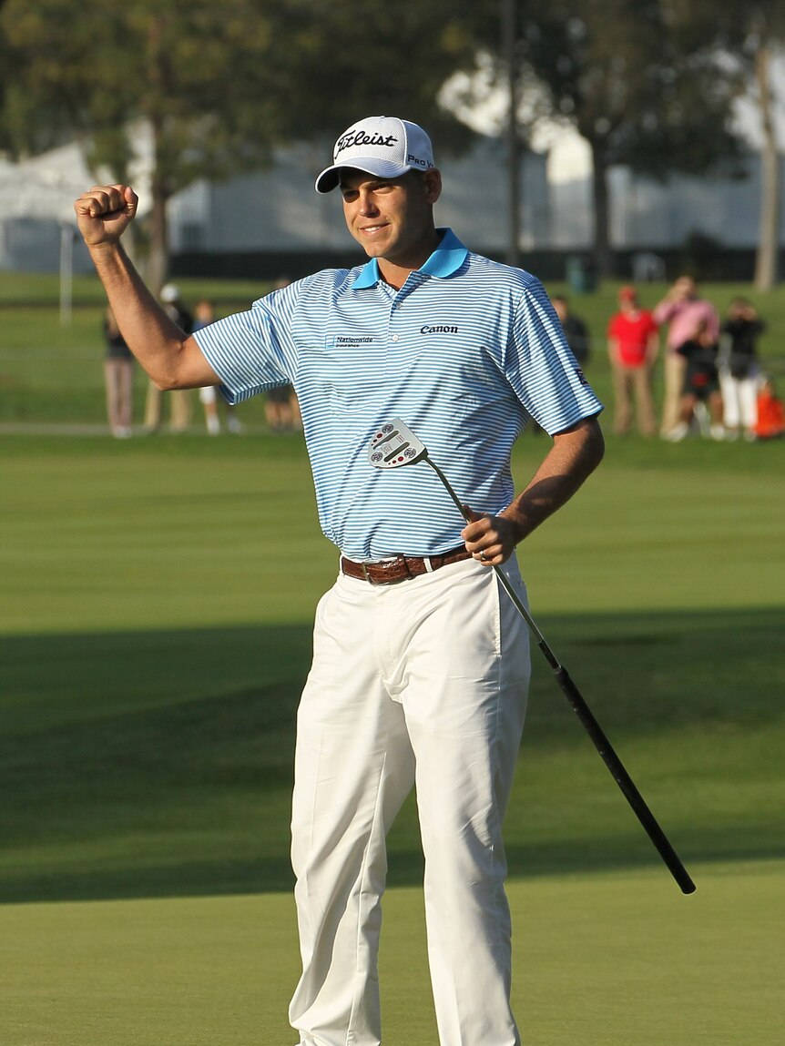 Bill Haas, blue striped shirt, white pants, SD Phone Wallpaper