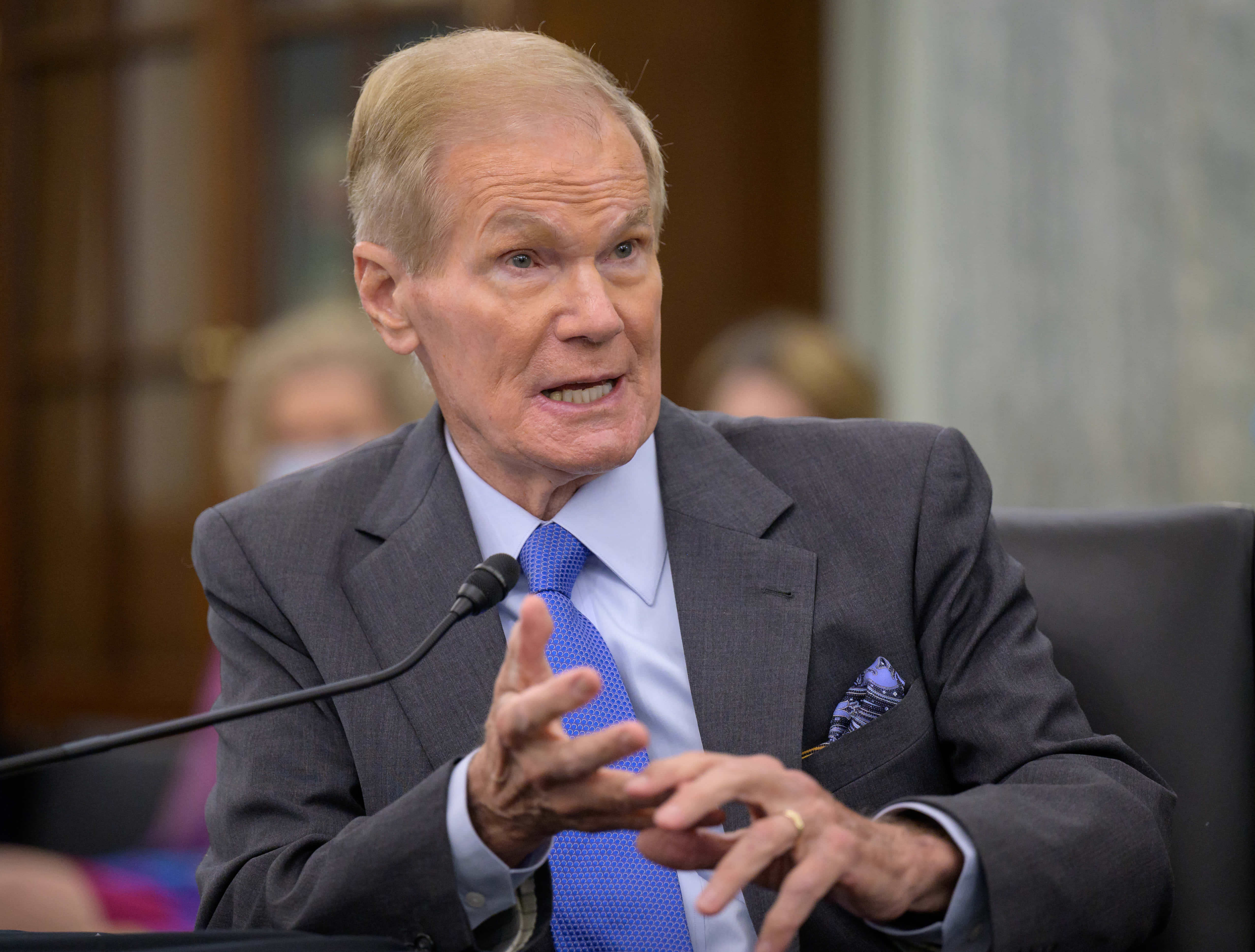 Bill Nelson, gray suit, blue tie, 4K Desktop Wallpaper