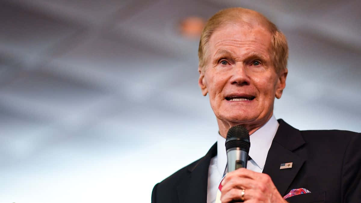 Bill Nelson, microphone, dark suit, SD Desktop Wallpaper