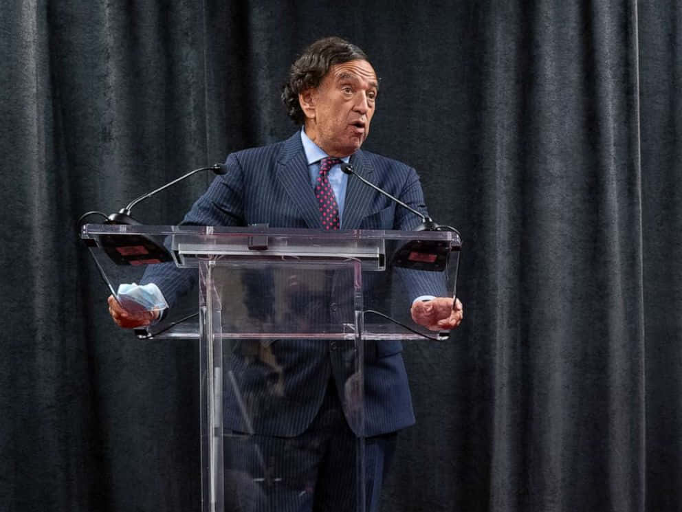 Bill Richardson, pinstripe suit, clear podium, SD Desktop Wallpaper
