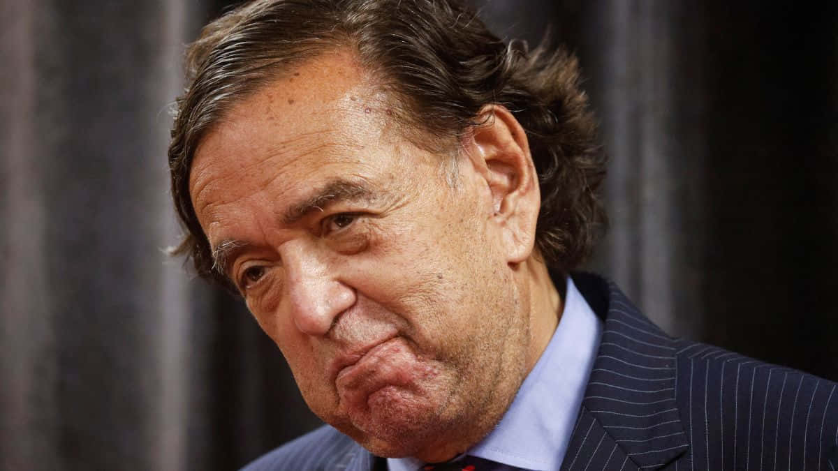 Bill Richardson, pinstripe suit, playful face, SD Desktop Wallpaper
