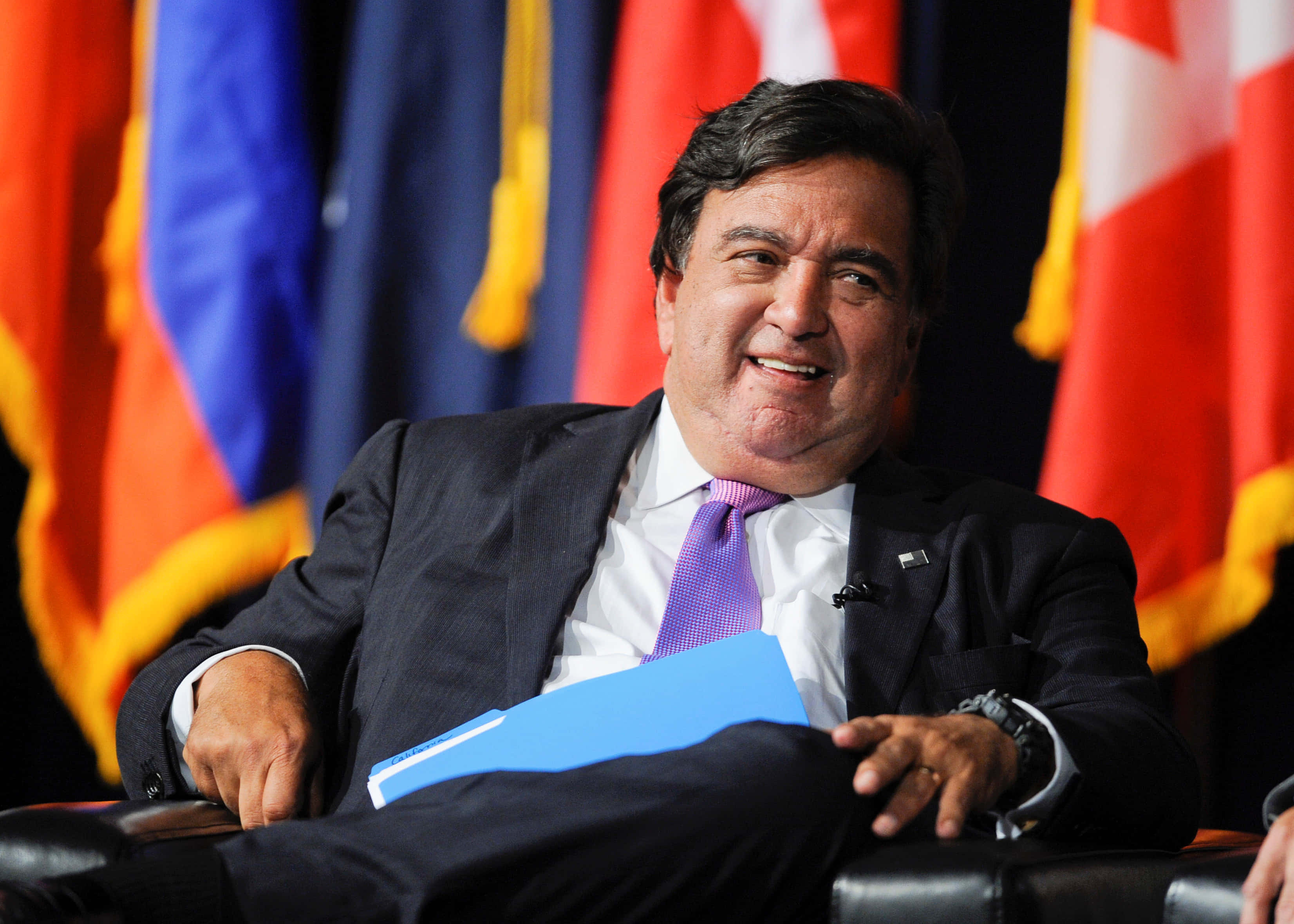 Bill Richardson, dark suit, purple tie, 2K Desktop Wallpaper
