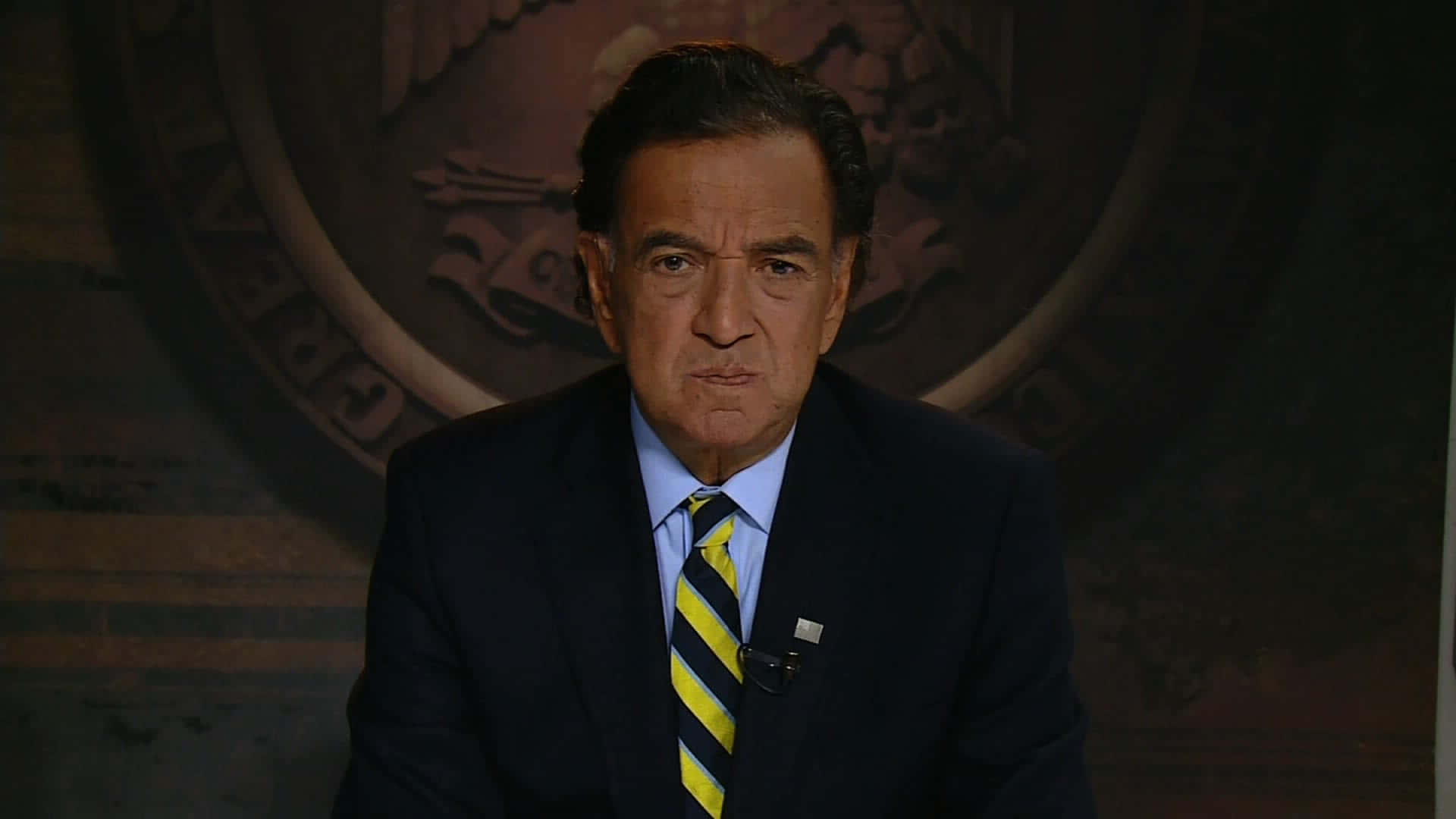 Bill Richardson, dark suit, yellow striped tie, Full HD Desktop Wallpaper