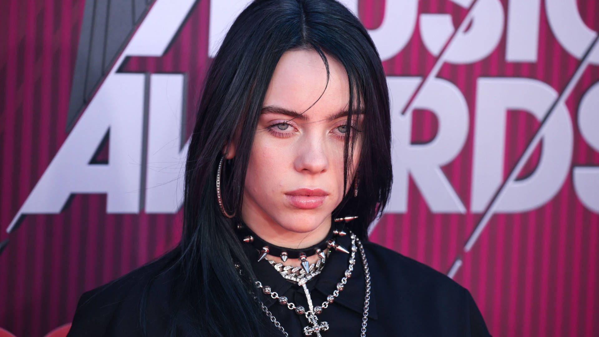 Billie Eilish, red carpet, layered chains, Full HD Desktop Wallpaper