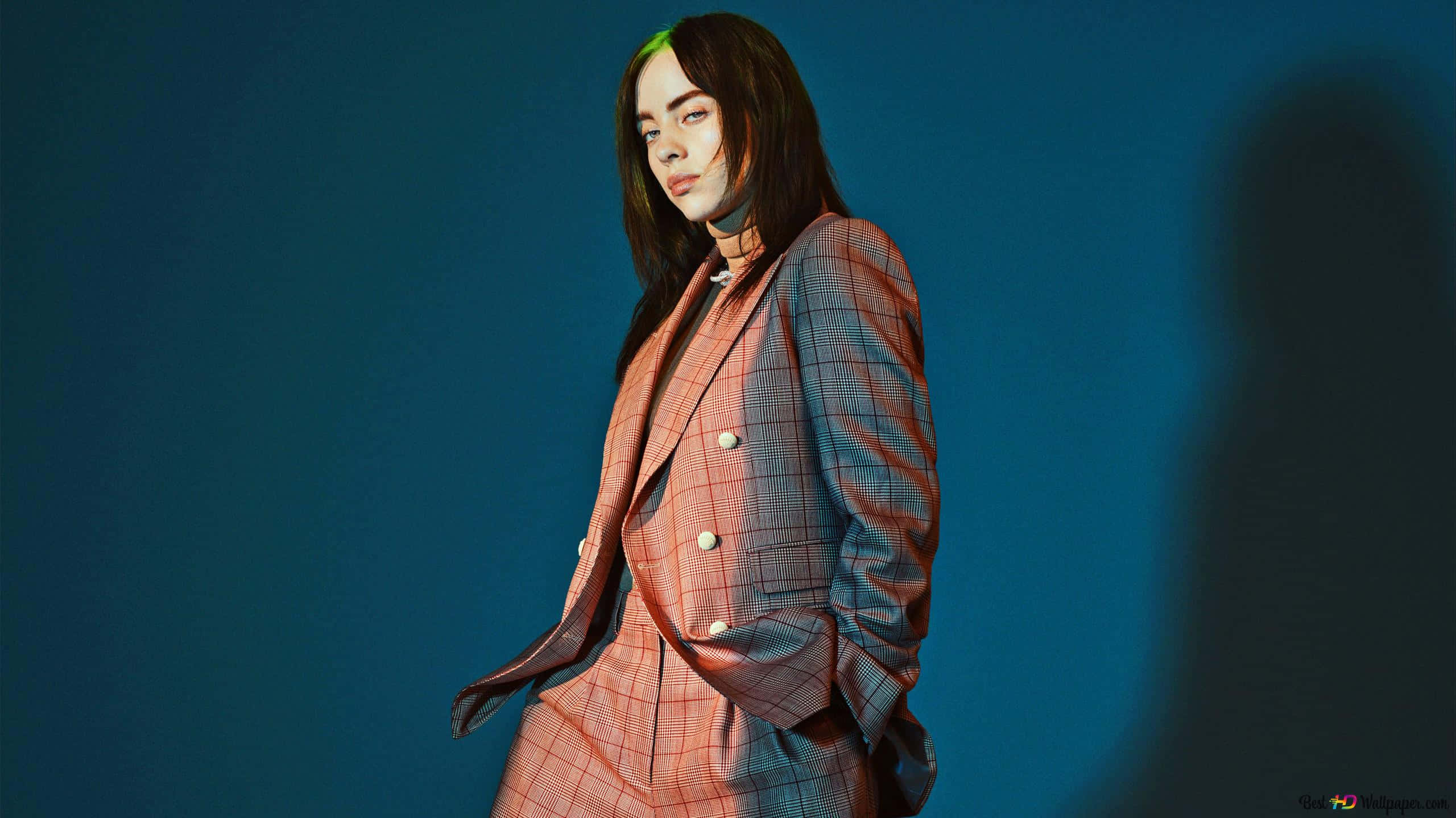 Billie Eilish, pink plaid suit, deep blue studio backdrop, 2K Desktop Wallpaper