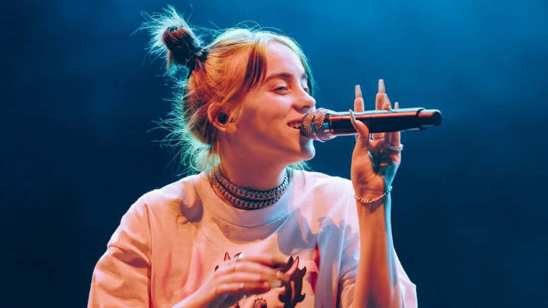 Billie Eilish, laptop, microphone, SD Desktop Wallpaper