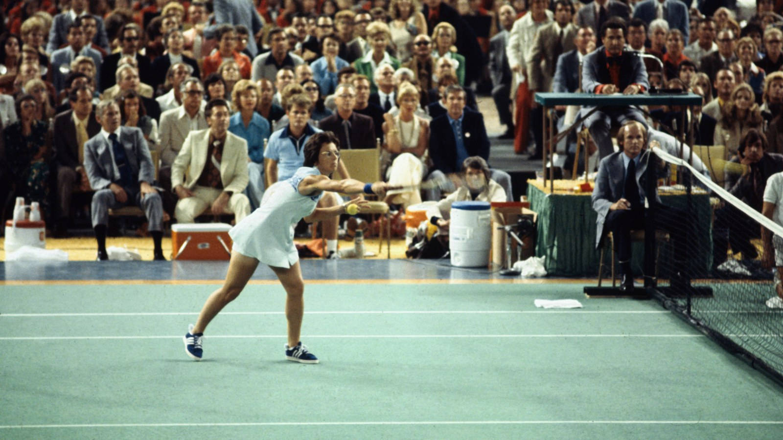 Billie Jean King, white outfit, green court, HD Desktop Wallpaper