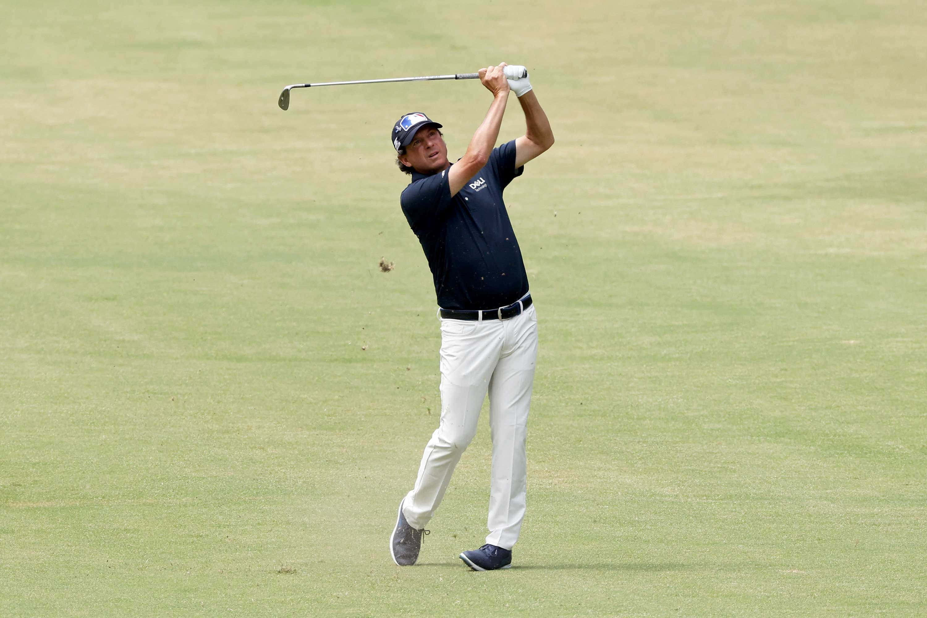 Billy Andrade, golf swing, lush green fairway, 2K Desktop Wallpaper