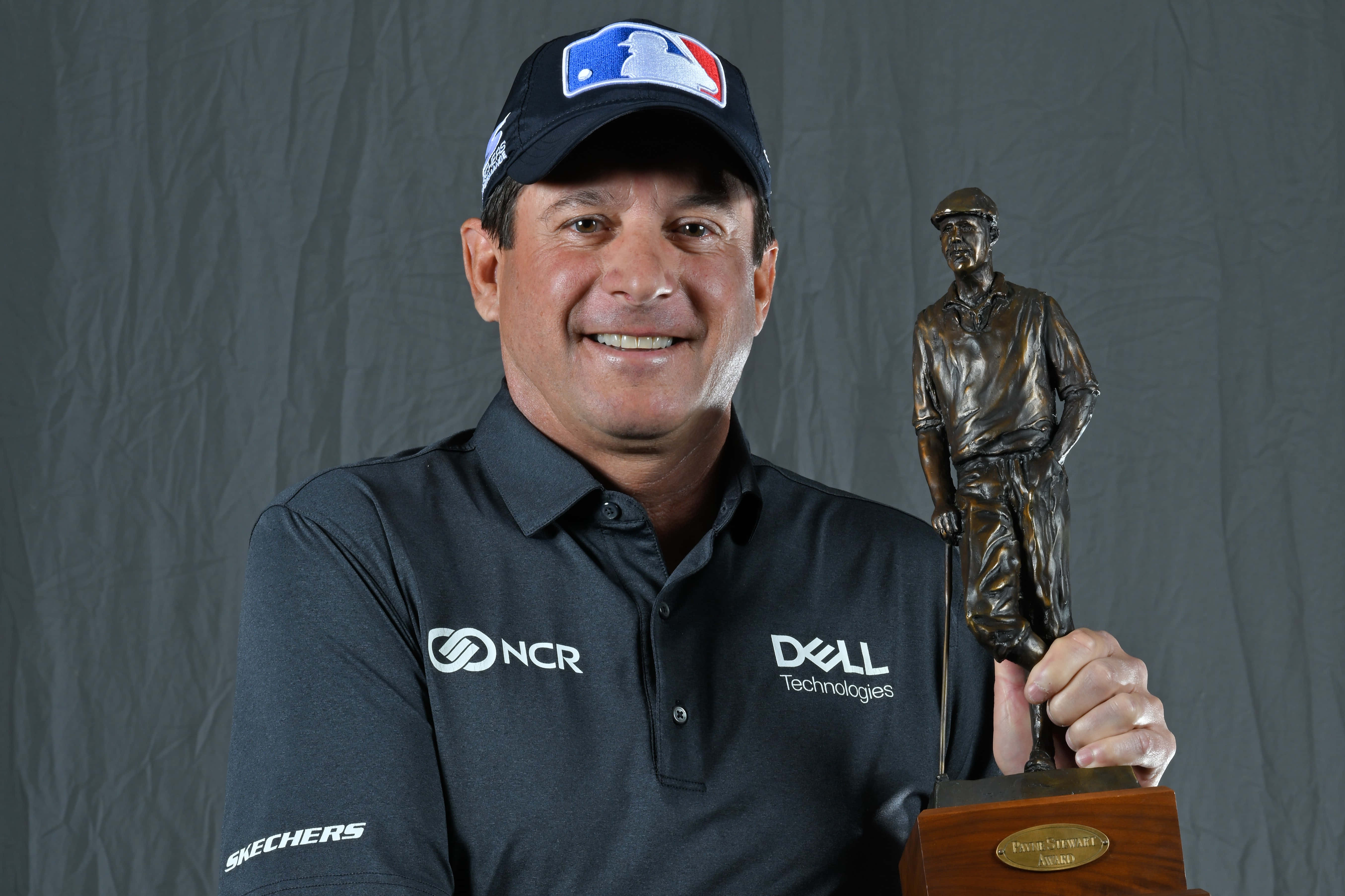 Billy Andrade, bronze golfer statue trophy, branded polo, 5K Desktop Wallpaper
