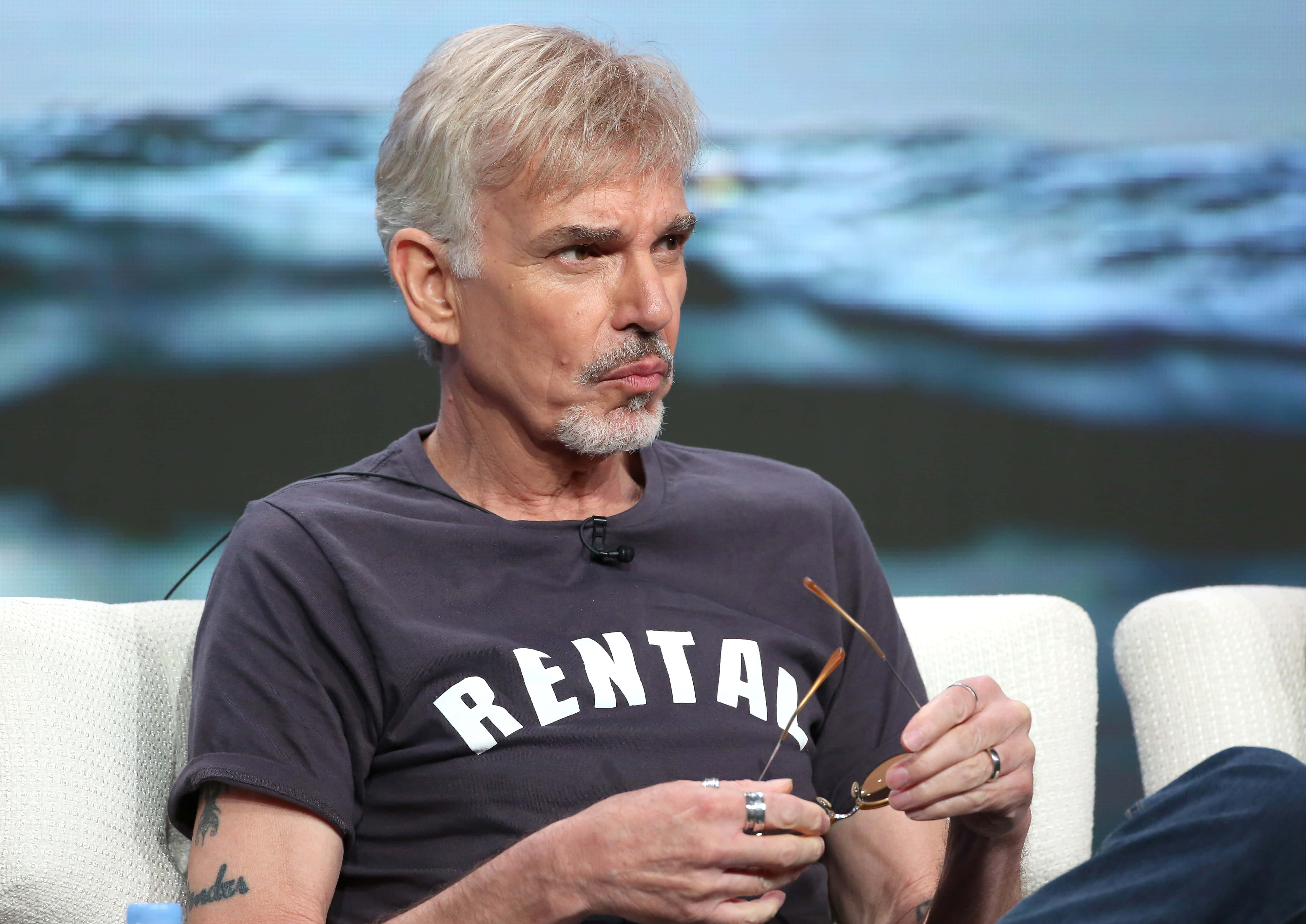 Billy Bob Thornton, white couch, dark gray t-shirt, 4K Desktop Wallpaper