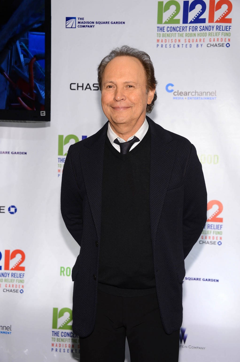 Billy Crystal, charity event, branded backdrop, HD Phone Wallpaper