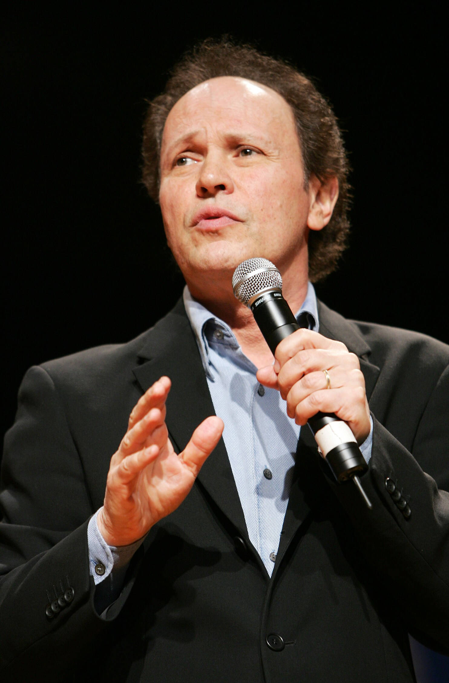 Billy Crystal, black suit, microphone, Full HD Phone Wallpaper