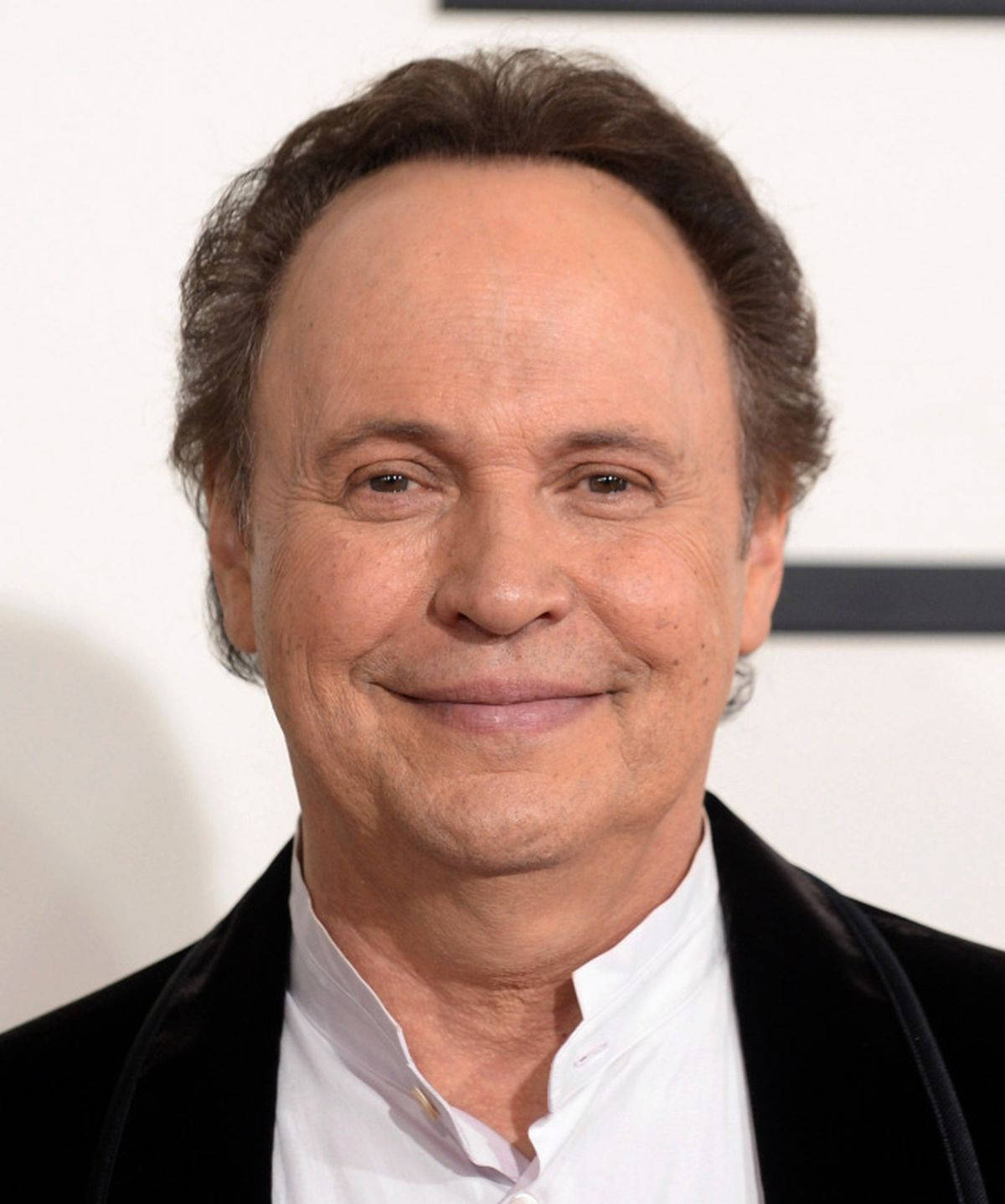 Billy Crystal, dark hair, black velvet jacket, HD Phone Wallpaper