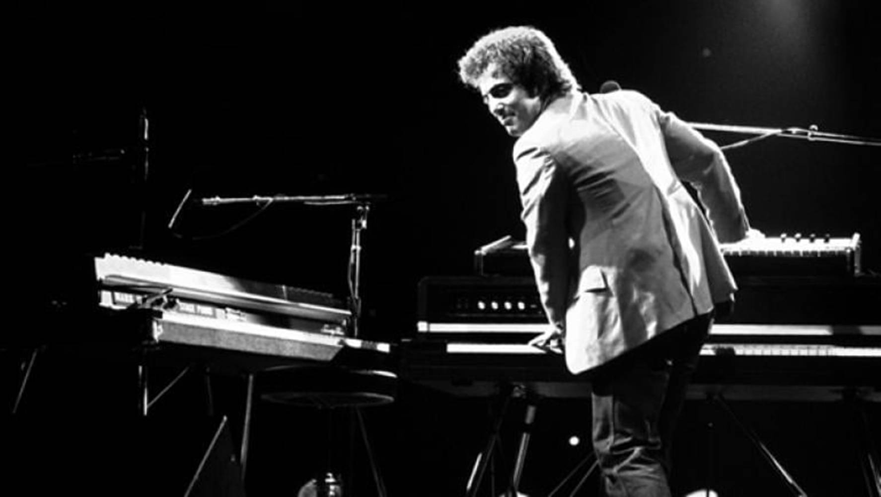 Billy Joel, piano, dimly lit stage, HD Desktop Wallpaper