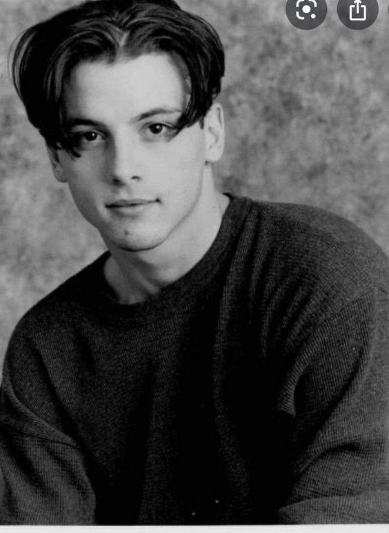Billy Loomis, black and white studio portrait, styled hair, SD Phone Wallpaper