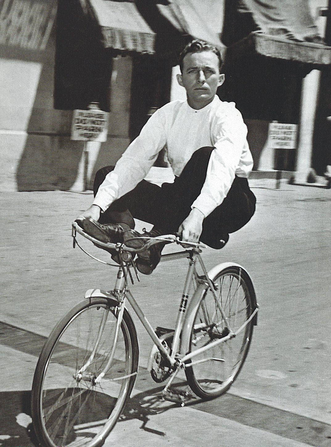 Bing Crosby, vintage bicycle, sunlit city street, HD Phone Wallpaper